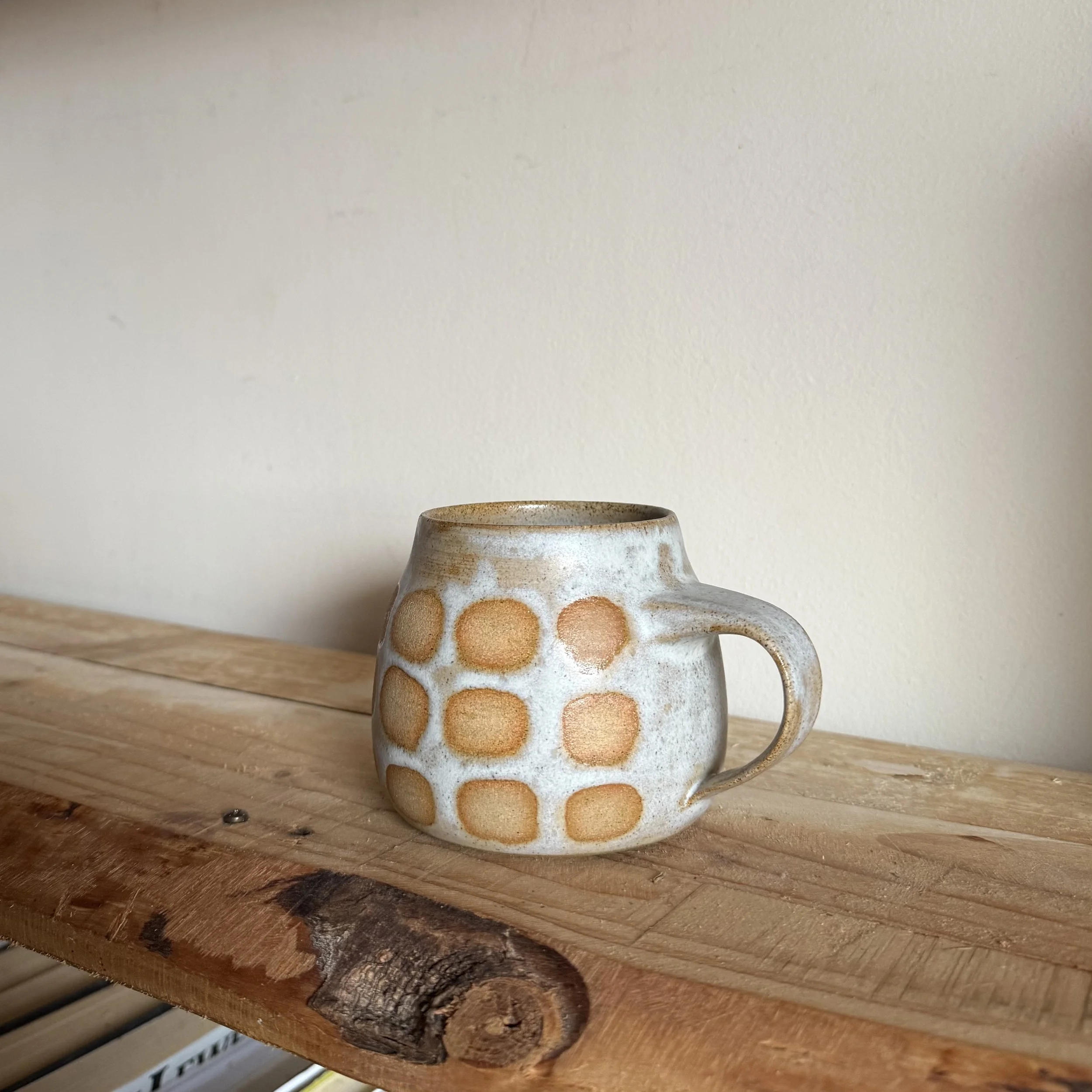 Curved patterned mug no.1
