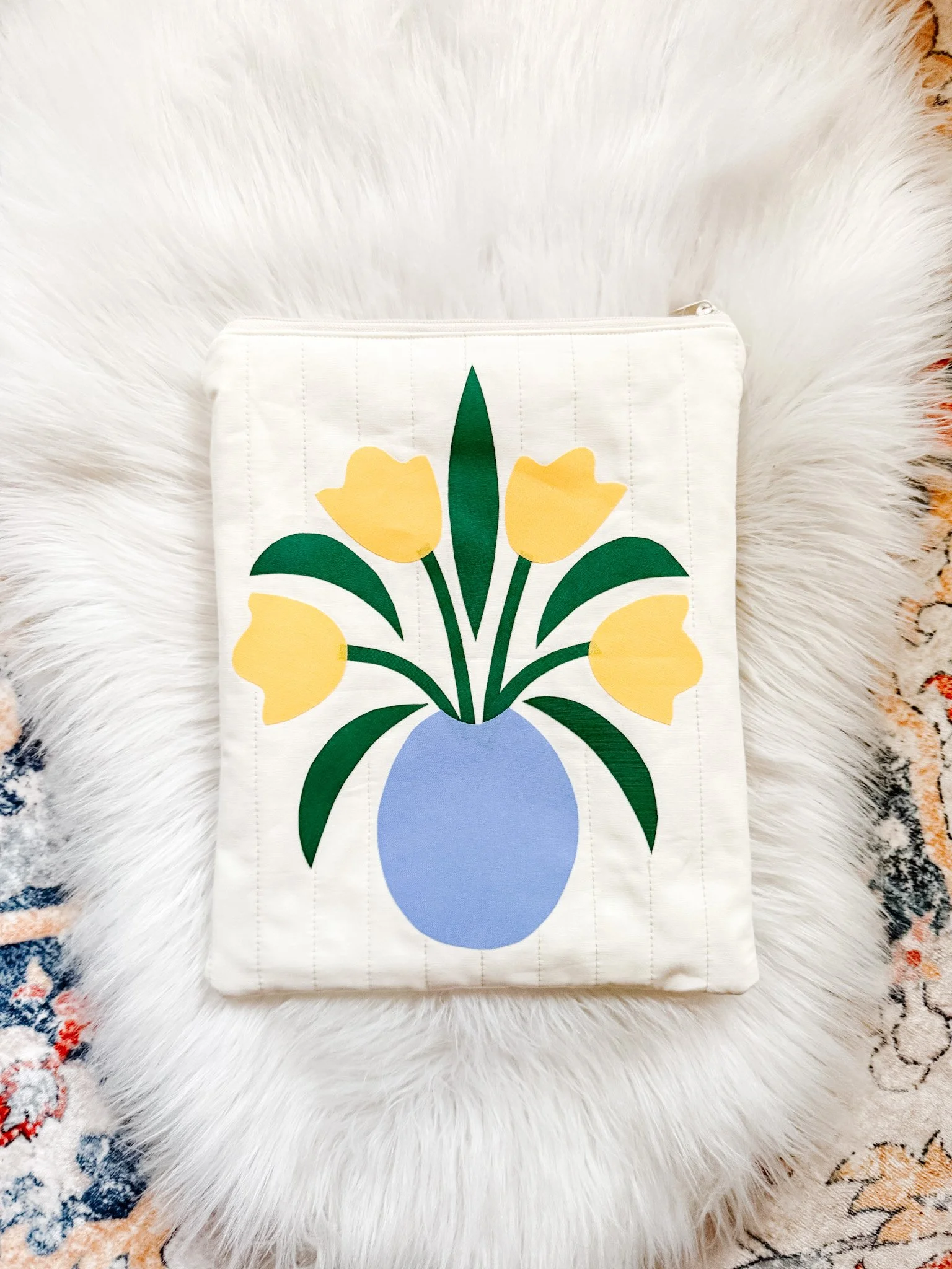 Yellow Daffodils Quilted Applique Book Sleeve Pattern