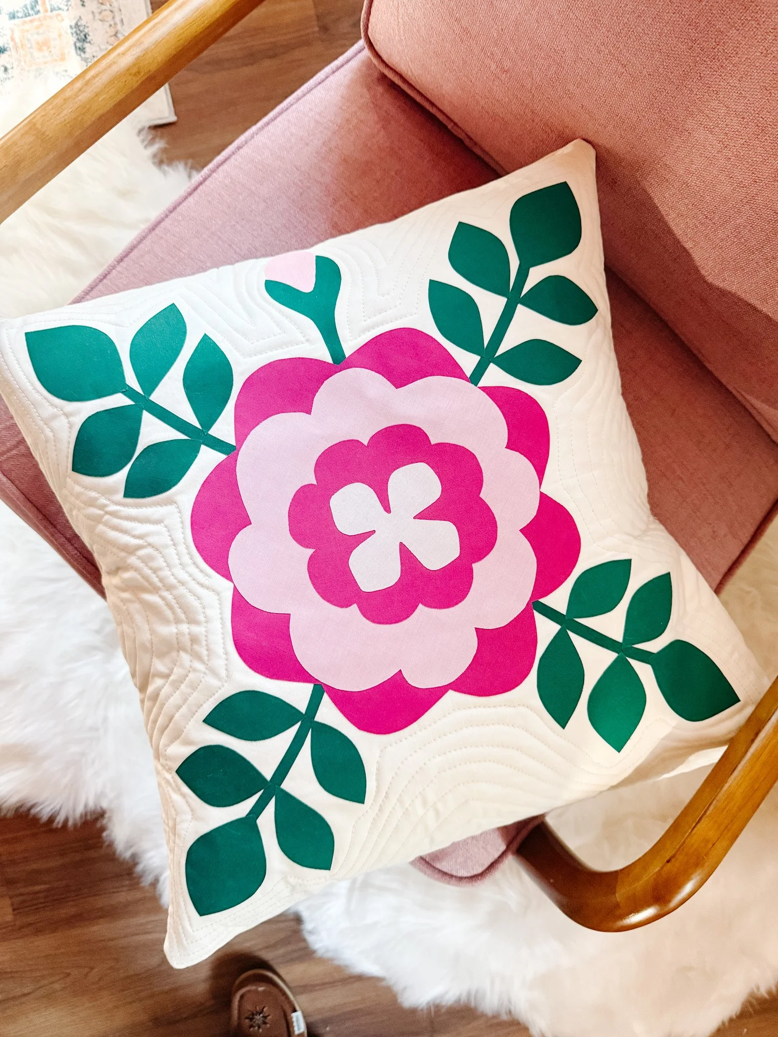 Kiss Me Kate Floral Applique Pillow Cover Pattern