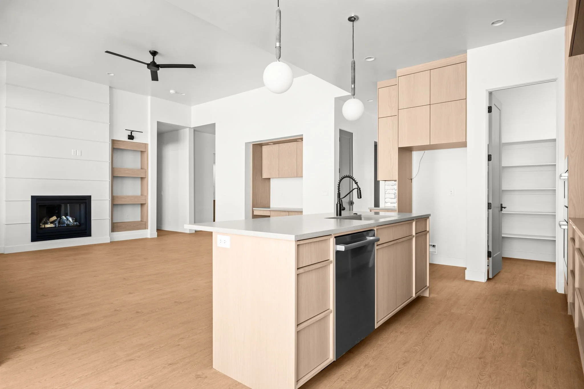 12-web-or-mls-2802 S 3600 W - www.aspencreativemedia.com - 9.jpg