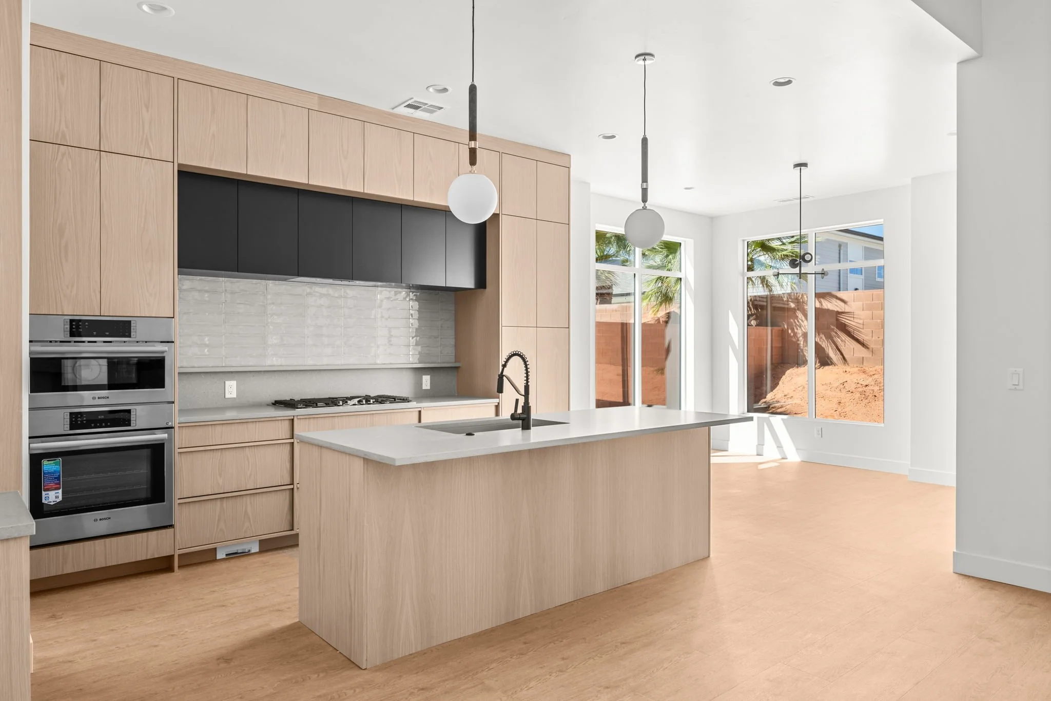 5-web-or-mls-2802 S 3600 W - www.aspencreativemedia.com - 6.jpg