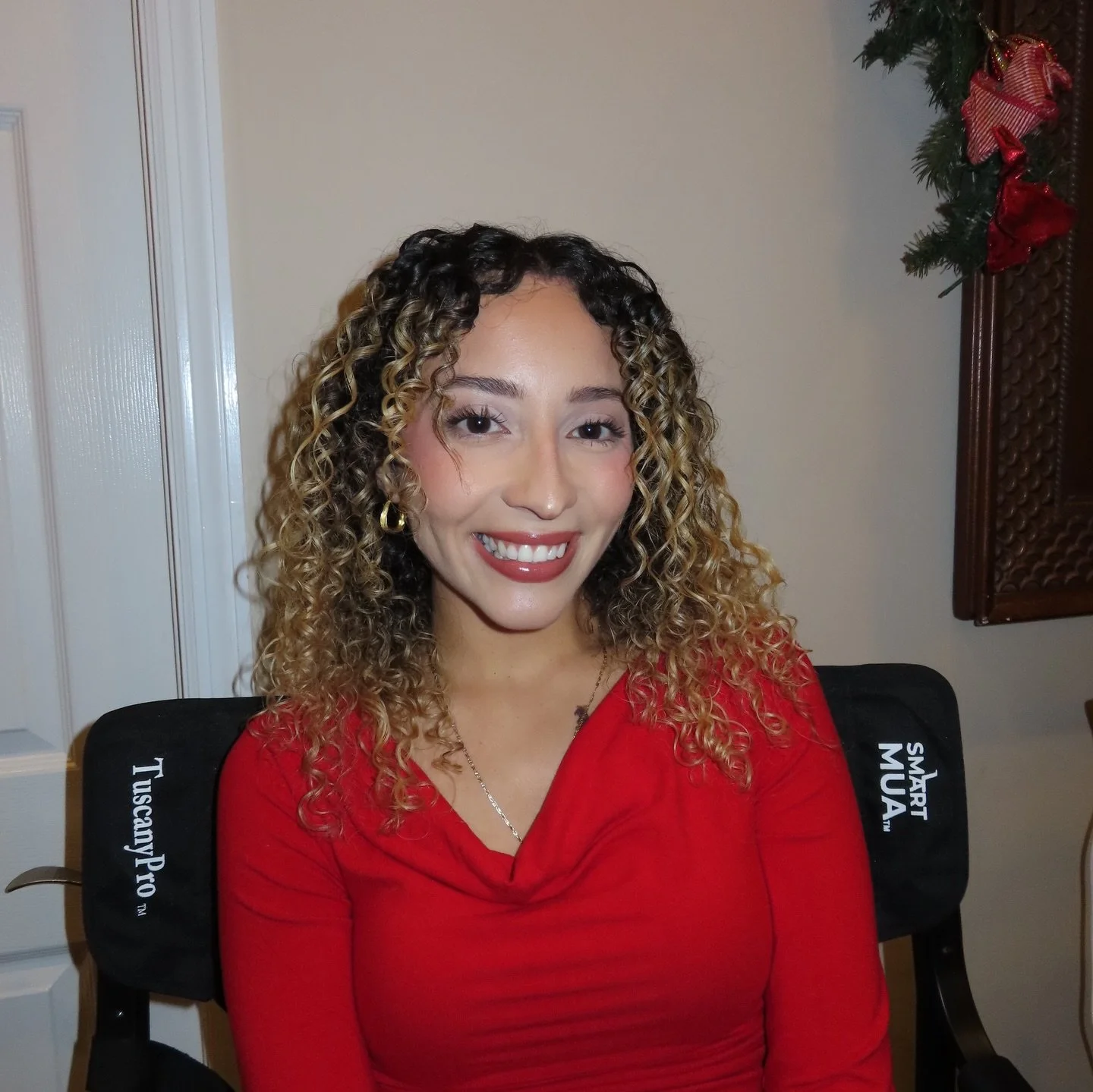 tis the season!! 

Products used: 

@mudcosmetics concealer+ foundation 
@milanicosmetics cream bronzer 
@hauslabs stick blush
@hauslabs amber horizon powder bronzer
@nyxcosmetics highlighter
@makeupbymario master mattes the neutrals
@lorealparis tel