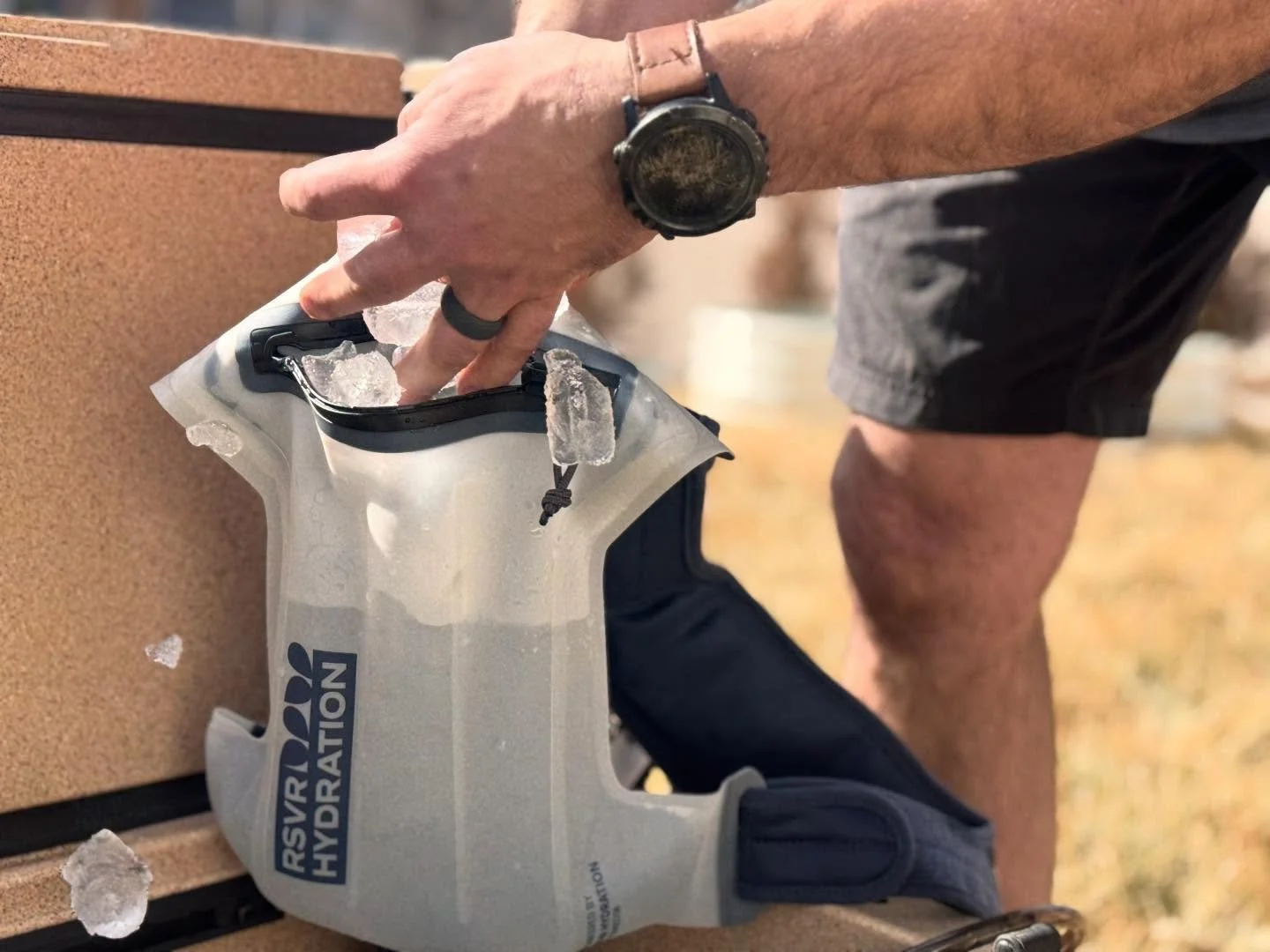 Easy fill and chill.  Active recovery with heat since direct bladder contact. #cycling #gravelbikes #hydration #endurance #chill