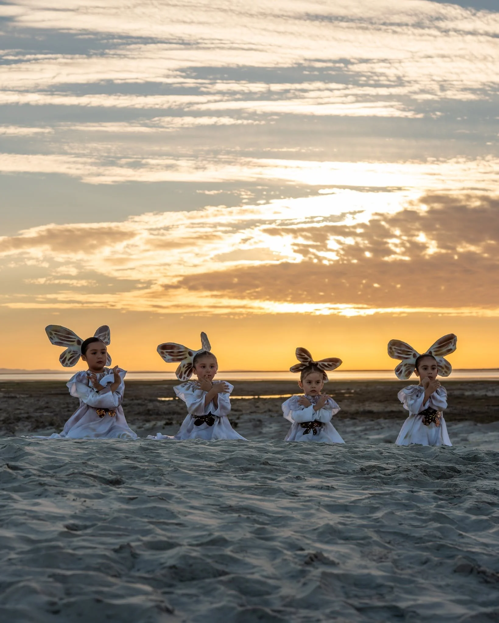 Grupo kids del estudio Move In Baja, formando parte de Ballenafest 2026.