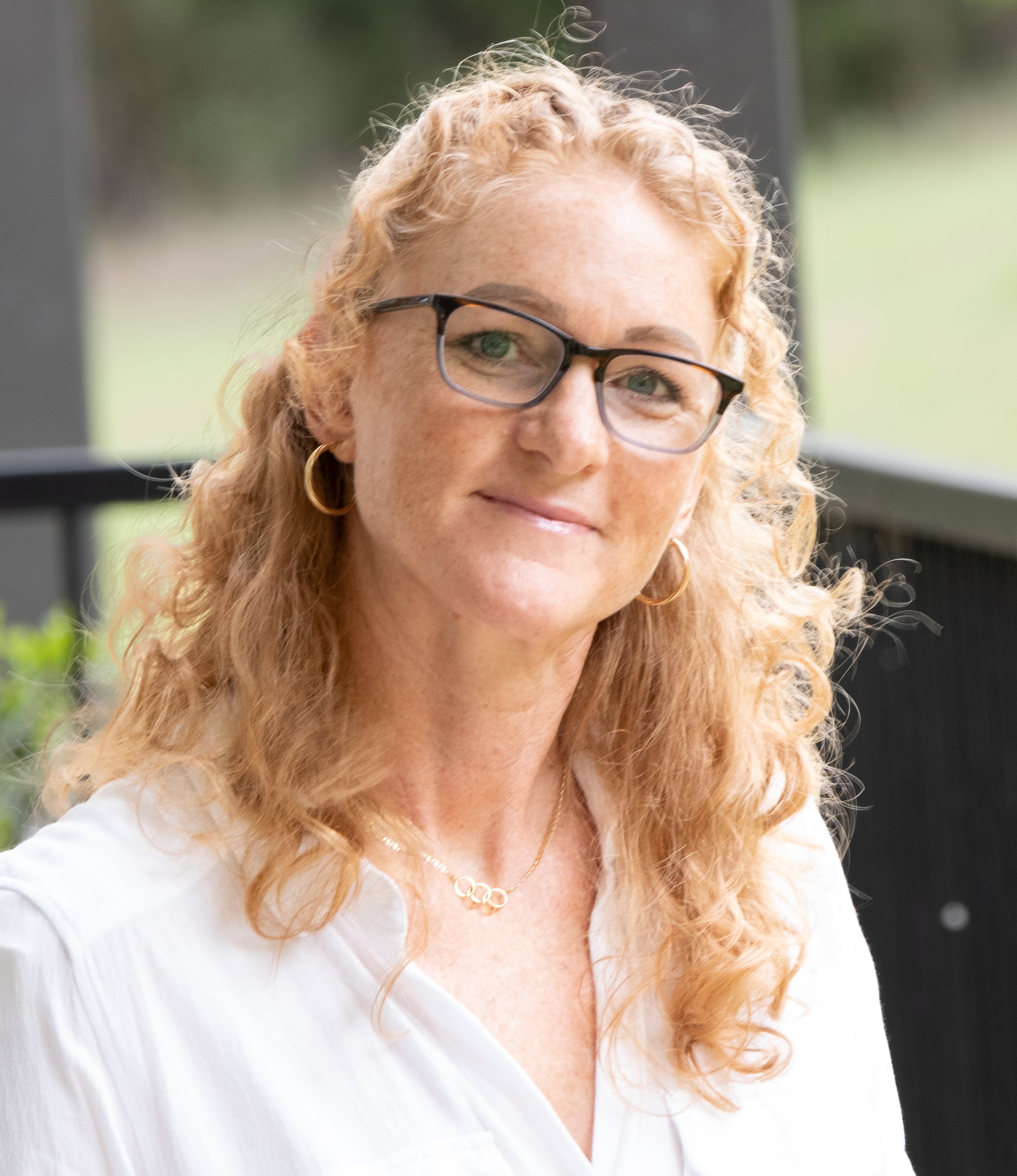 Elli Overton Headshot