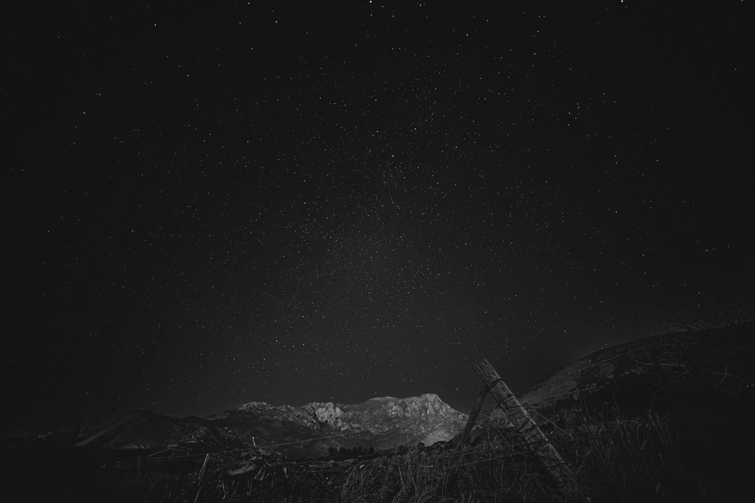 This night felt vast and still, with the mountain resting beneath a sky written in stars.