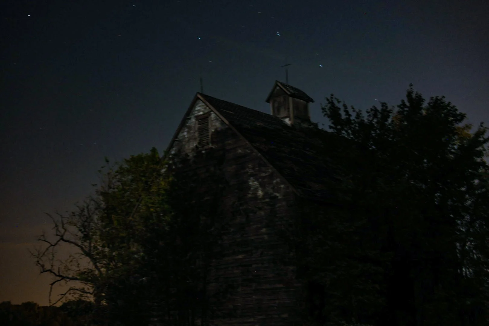 This night felt vast and still, with the mountain resting beneath a sky written in stars.