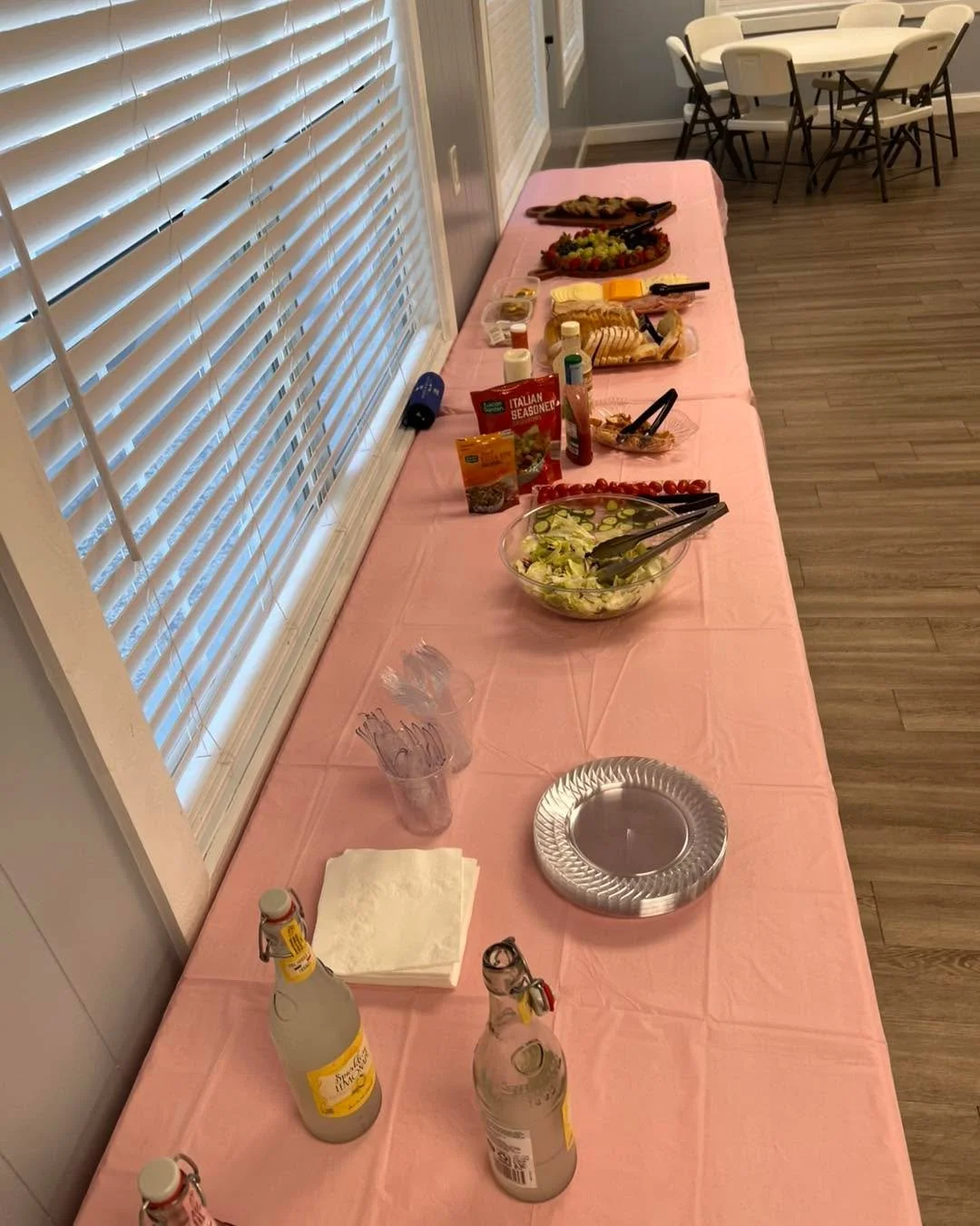 Low in numbers, but still had a great night at Ladies Bible Journalling.  Our devotion and drawing was on Psalm 100.  Part of our devotion was answering the below questions:

	&bull;	What does &ldquo;making a joyful noise&rdquo; look like in my daily