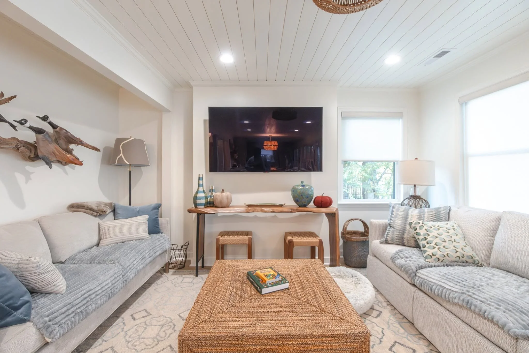 Home painting in Hernando MS showing smooth wall finish and attention to detail.