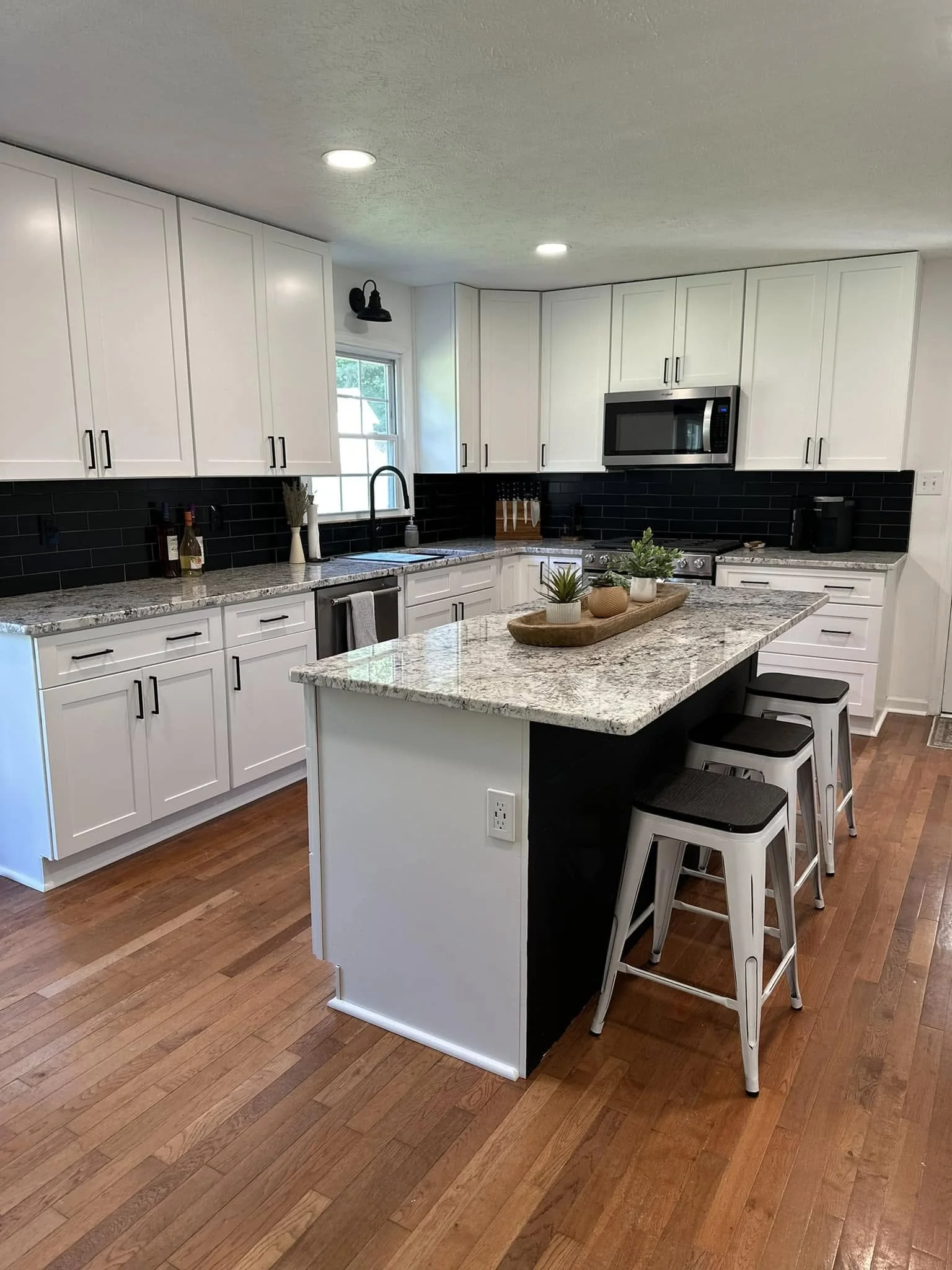 Kitchen remodel in Olive Branch, MS featuring custom cabinets, granite countertops, and a large center island by DeSoto Renovations.