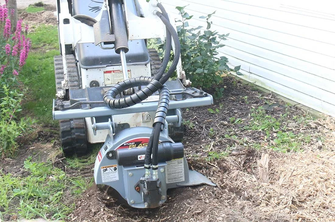 Baumalight-Stump-removal-with-skidsteer-S14.jpg