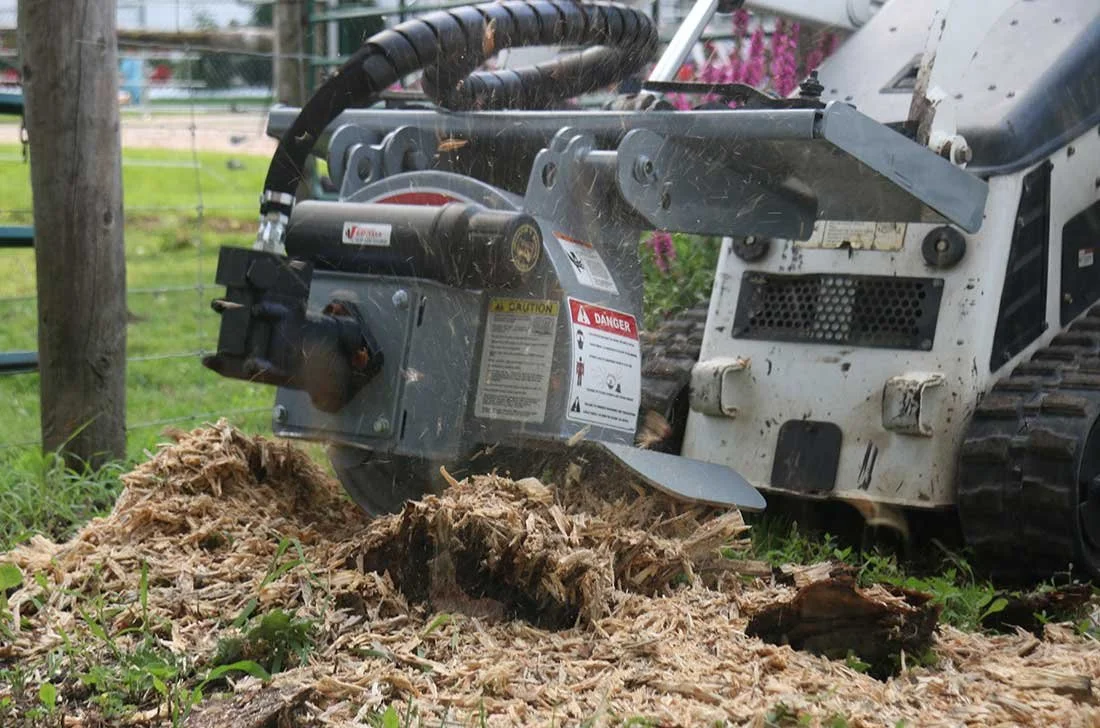 Hydraulic-driven-Stumpgrinder-S14-grinding-stump.jpg