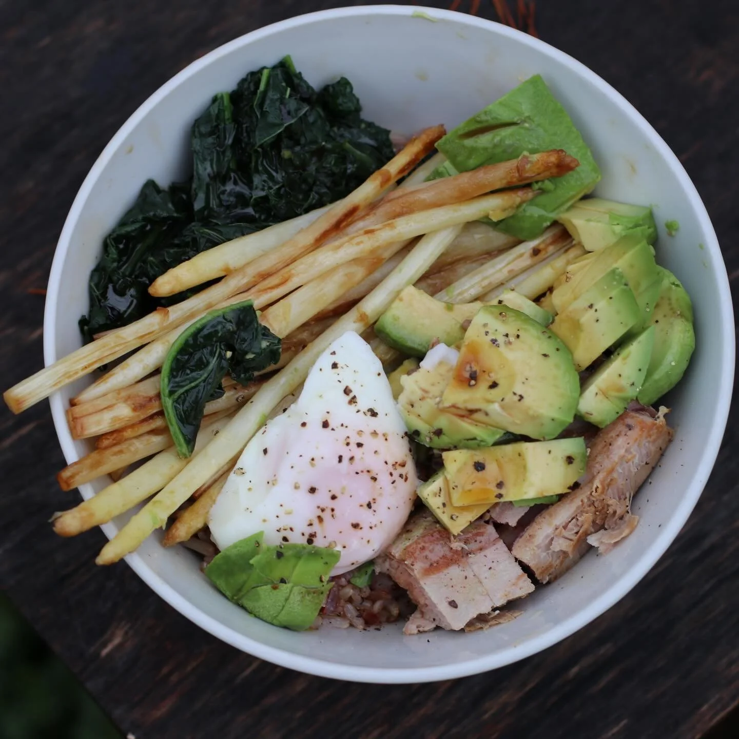 Seared tuna, saut&eacute;d white asparagus and braised greens over wild rice. A bowl of hearty goodness to punctuate the end of the cold season. An unsolicited soliloquy from me. 

This winter was a period of dropping into something new, even though 