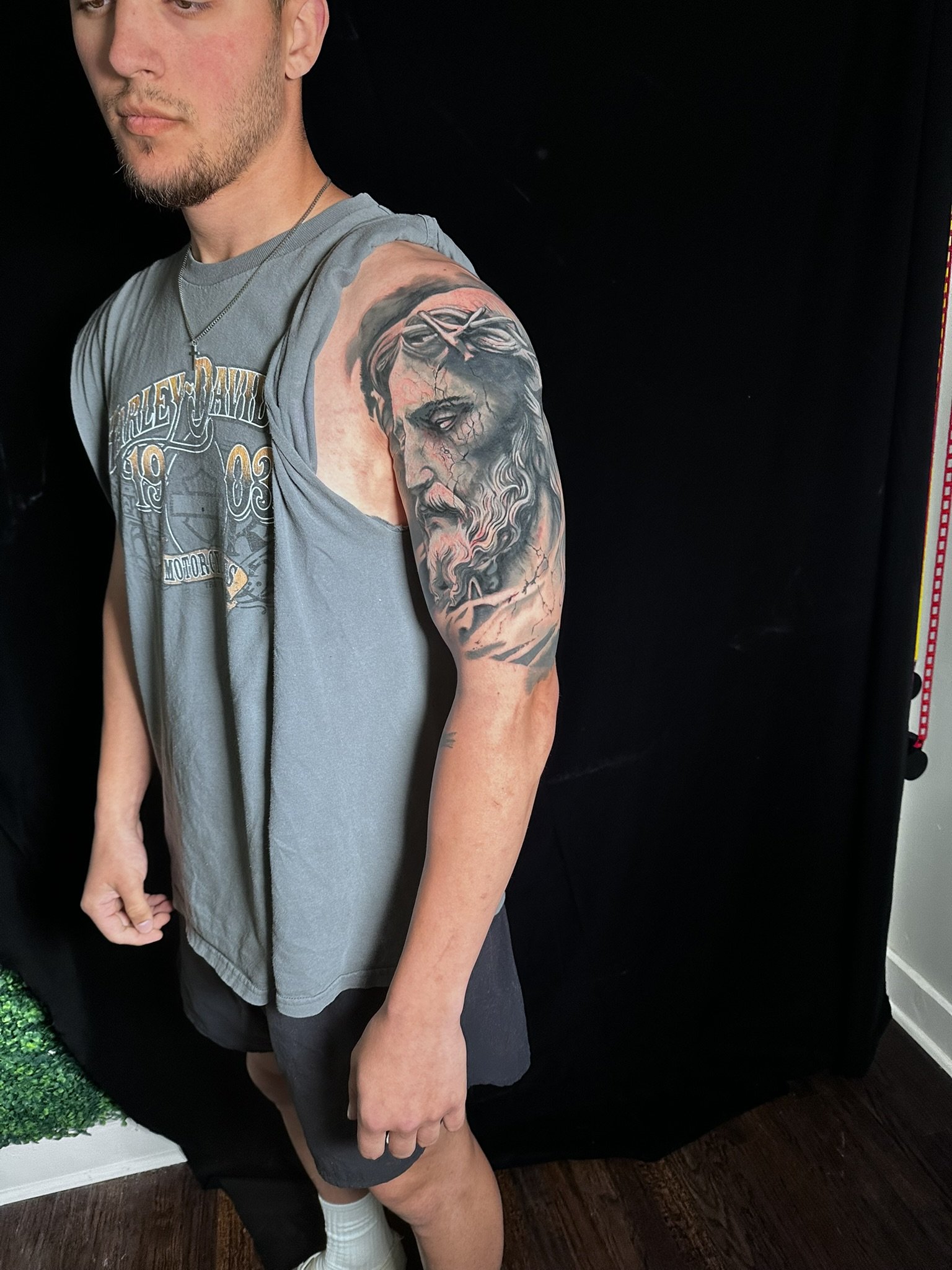 cover jesus con escultura.JPEG