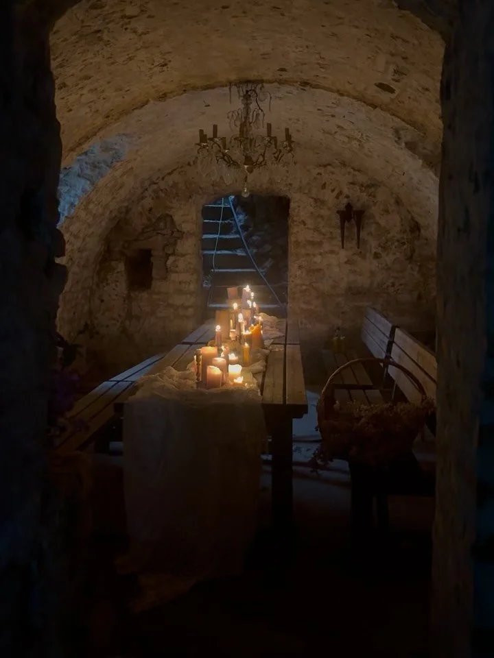 A post dedicated to candlelight, flowers, &amp; beautiful window scenes 🍂