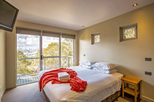 Altezza penthouse master bedroom.png