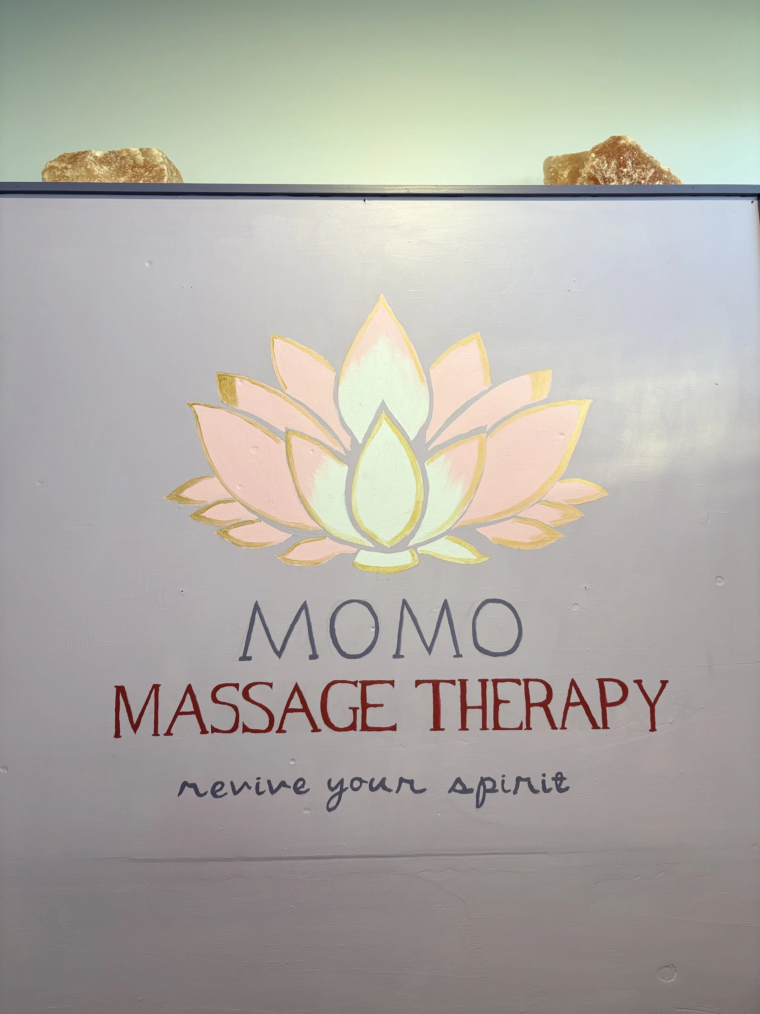 momo massage therapy mural