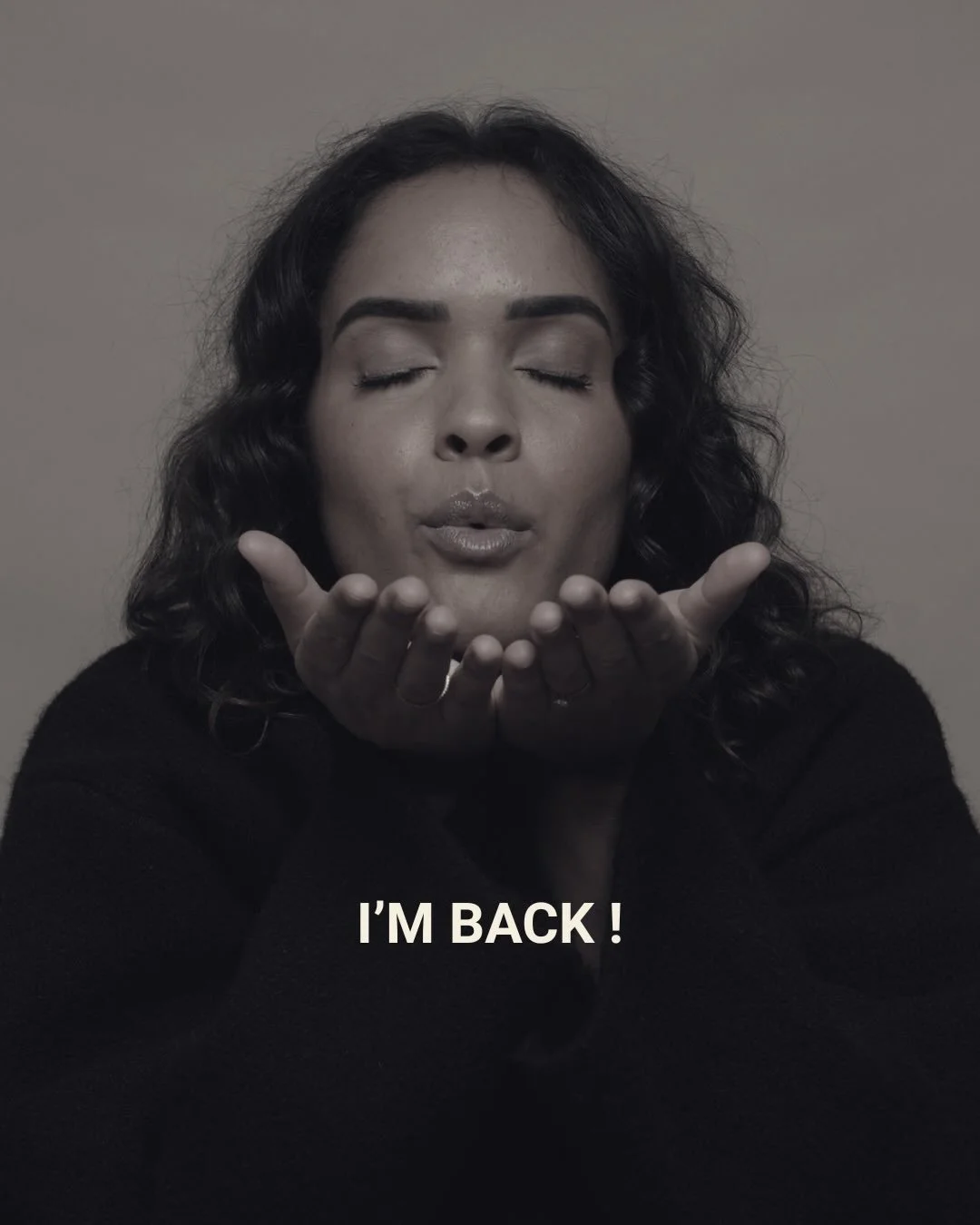 I&rsquo;m BACK!!! 

Cette reprise officielle annonce la fin d&rsquo;un &eacute;tape compliqu&eacute;e mais riche en enseignement. 

Je suis heureuse de vous retrouver pour prendre soin de vous. Je reviens plus motiv&eacute;e que jamais! 

Merci pour 
