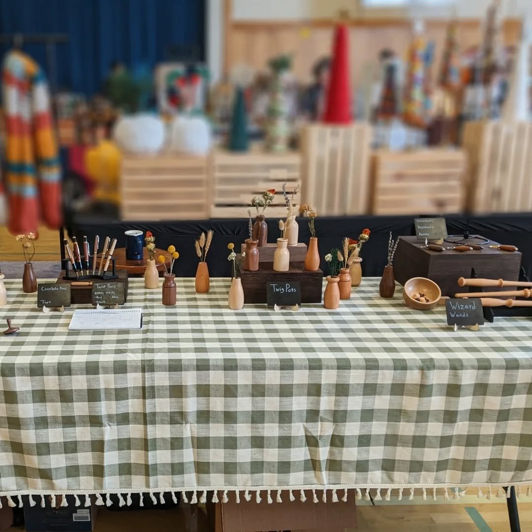 ✨Throwback to my first craft fair!✨
The Groveland Holiday Craft Fair was the start of something special. This event kick-started Leopard Dog Woodcraft and I'm excited to see where the journey goes! 🌿