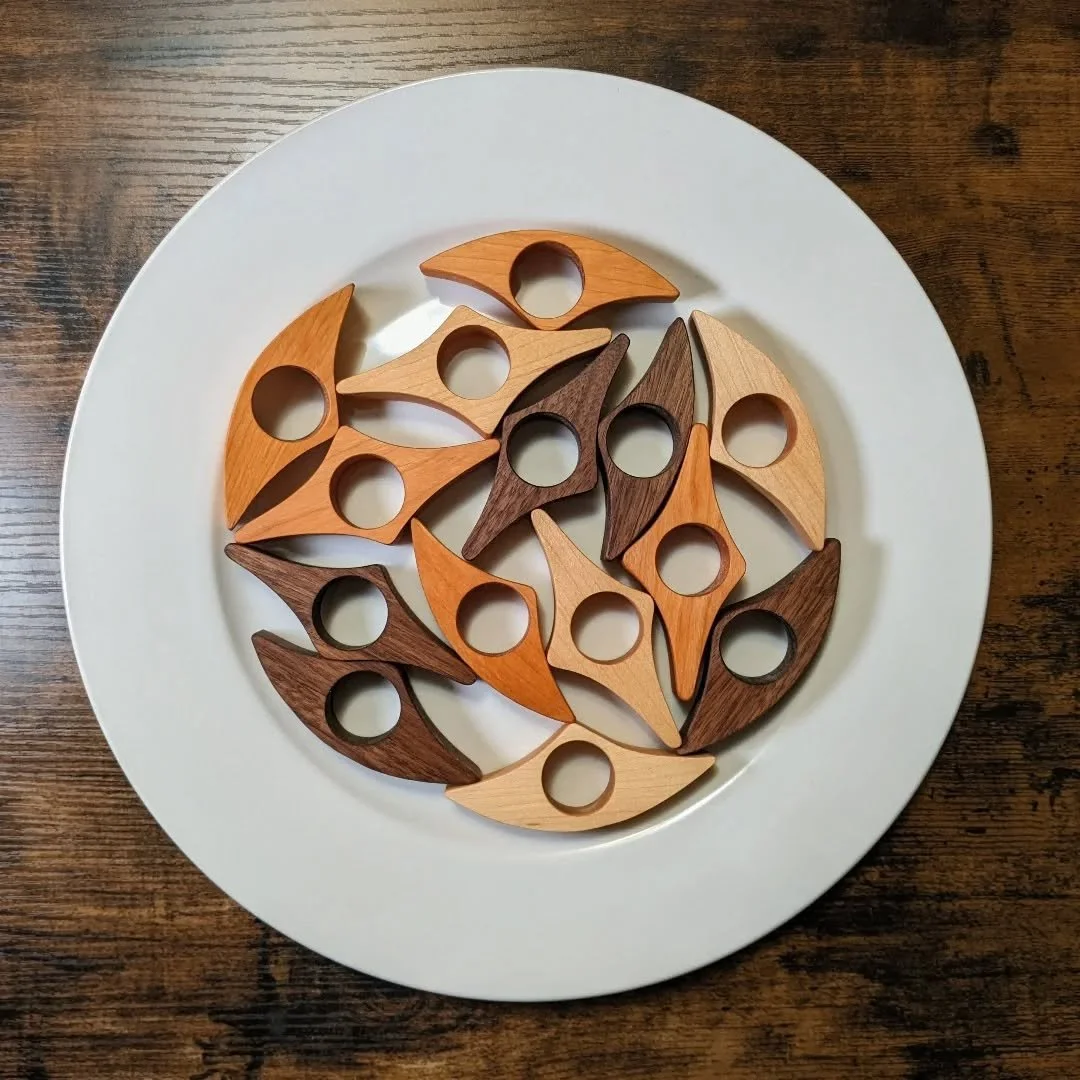 Just finished a new batch of book page holders! 📖

#smallbatch #woodworking #craftedbyhand