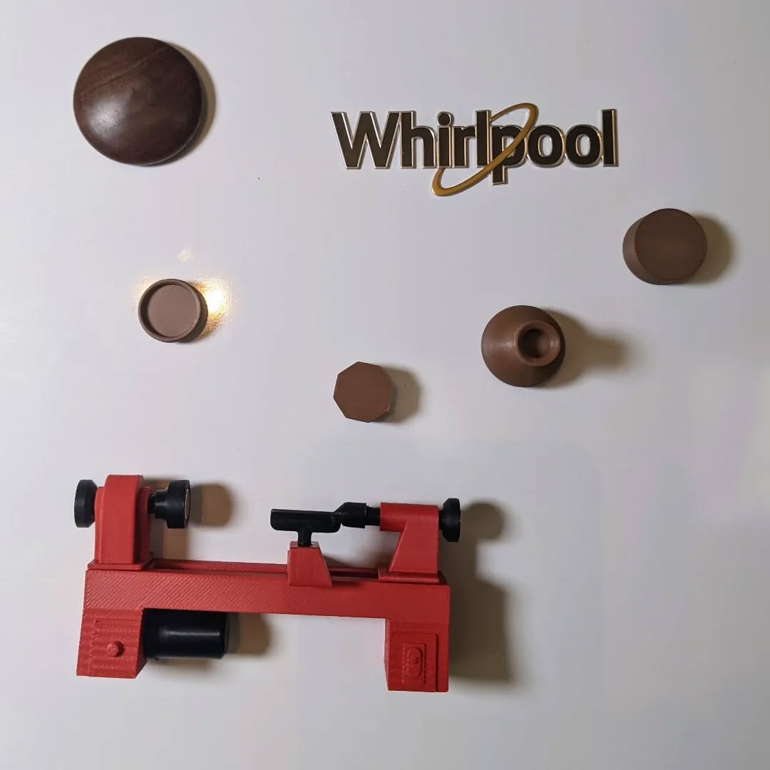 Sometimes passions collide 🔥 In addition to woodworking, I also love 3D modeling. I designed this fridge magnet set around a year ago and finally decided to share it online. I'm particularly proud that the headstock, tailstock, and banjo pieces are 