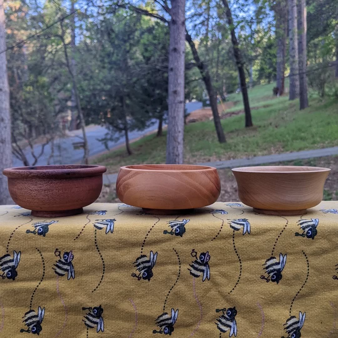 A few small bowls from today 🌿

#woodturning #woodworking #handmade #woodenbowls #woodbowl