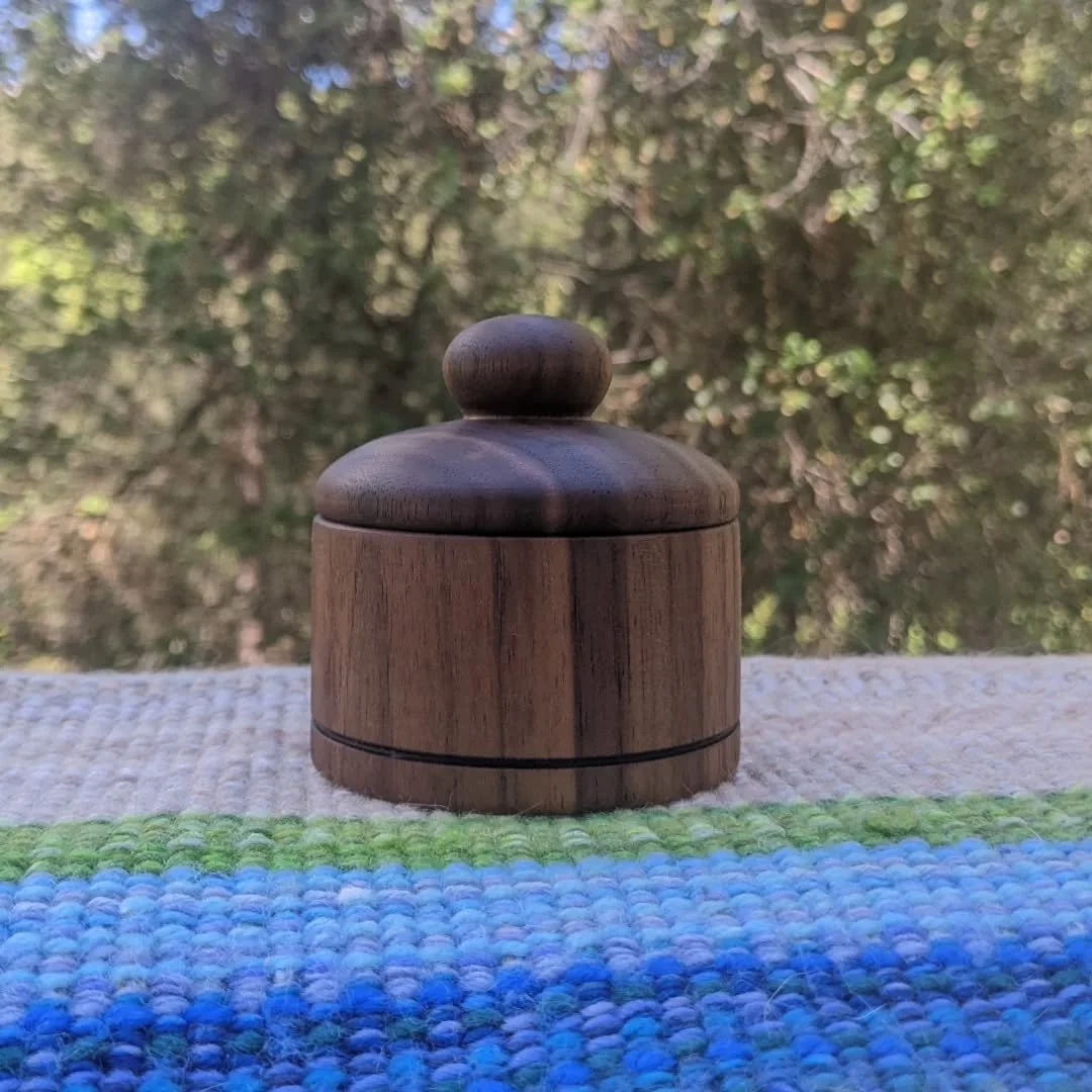 Nice walnut trinket box from today!

#woodturning #lathe #woodworking #woodbox #handcrafted