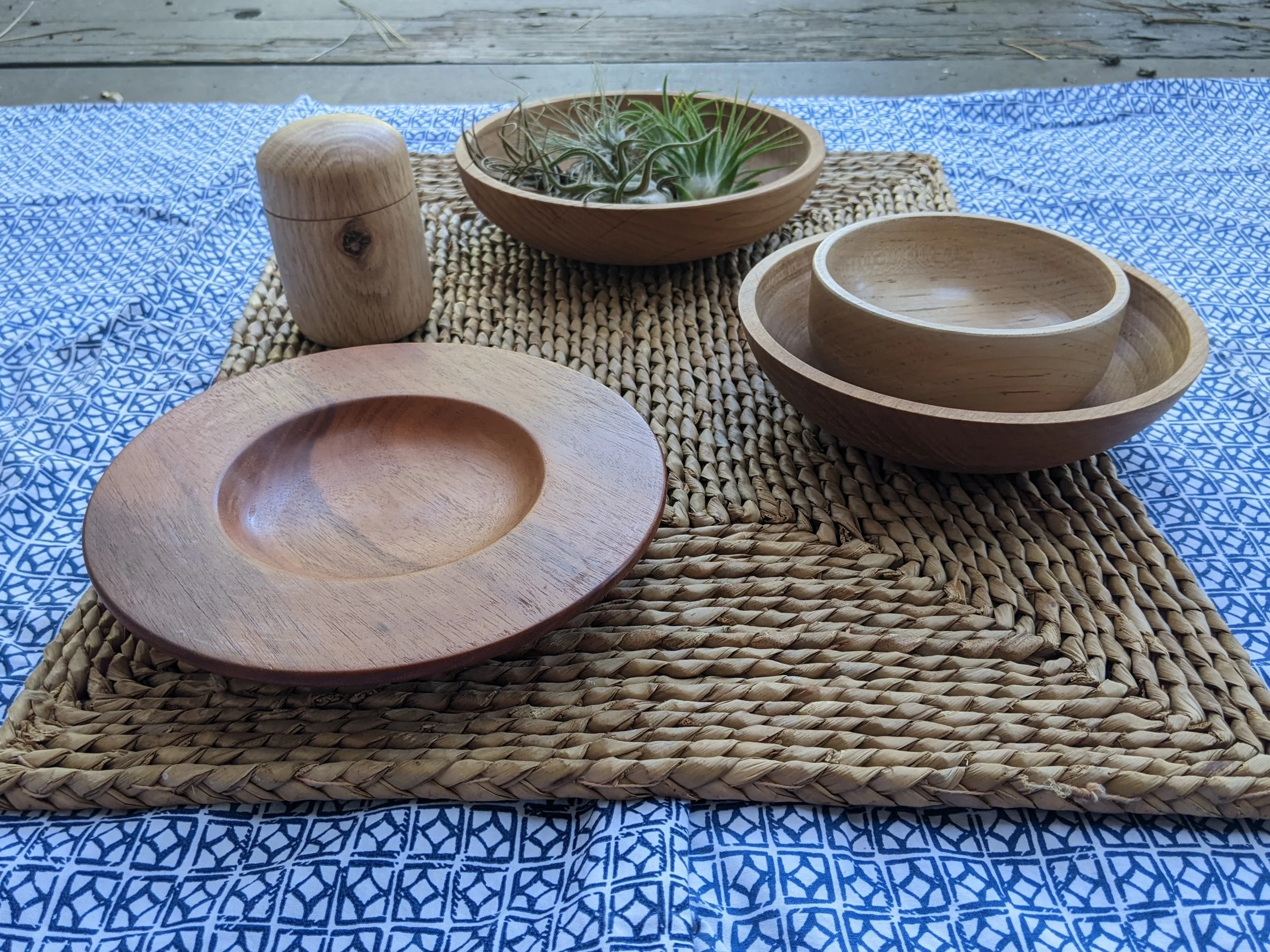 display 3 wood bowls, wood plate, and wood capsule box