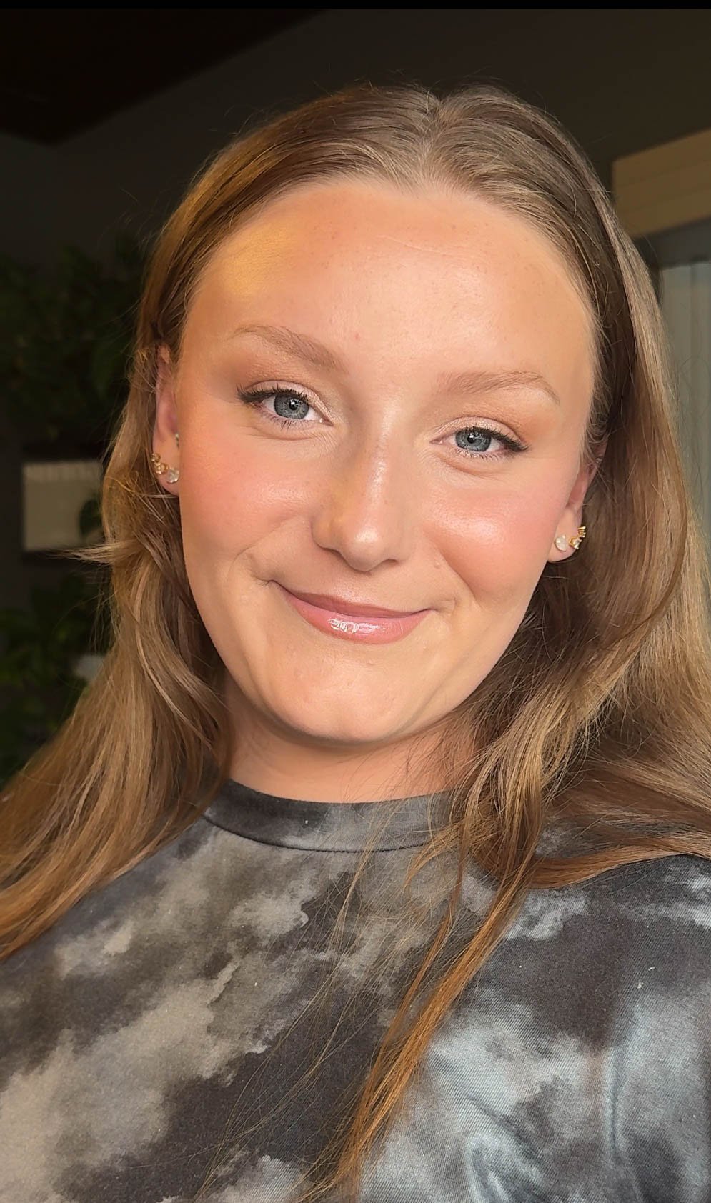 Natural soft glam makeup with radiant skin and glowing finish by Gloss & Glow Beauty Co., luxury makeup artist in Maple Ridge, BC.