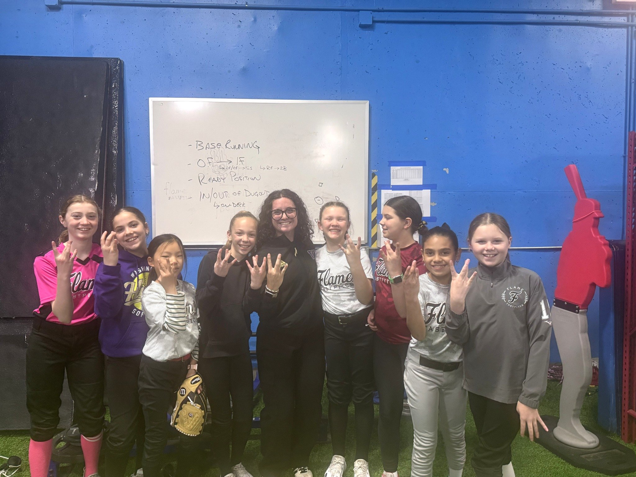 The @flame_10u_anderson  team had a special visit from UW softball's @het23l this week. Thanks for the gifts and the defense lesson Coach Ally! #DubsUp #uwsoftball