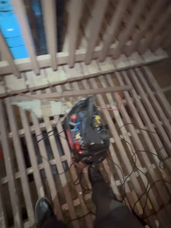 In this job I got called out to Oro Grande for a mini split leak.
I found the system to be empty so I pumped nitrogen through the system to find the leak and in the second video you can see I found the leak at the connection fittings. It was blowing 