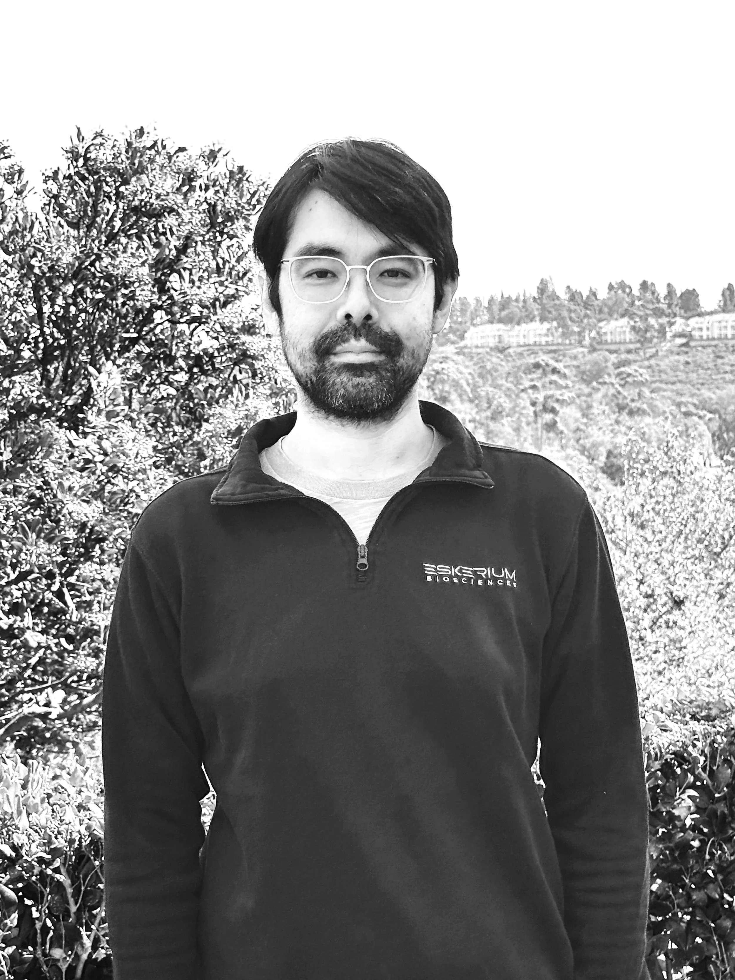 Aki Smith- Scientist & Formulator, BU Labs.He operates at the intersection of chemistry, perception, and behaviour—translating physiological signals into structured beverage systems. At BU Labs, his work moves beyond formulation to inquiry, decoding 