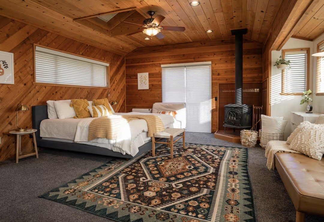 Besties Shared bedroom / One king or queen bed