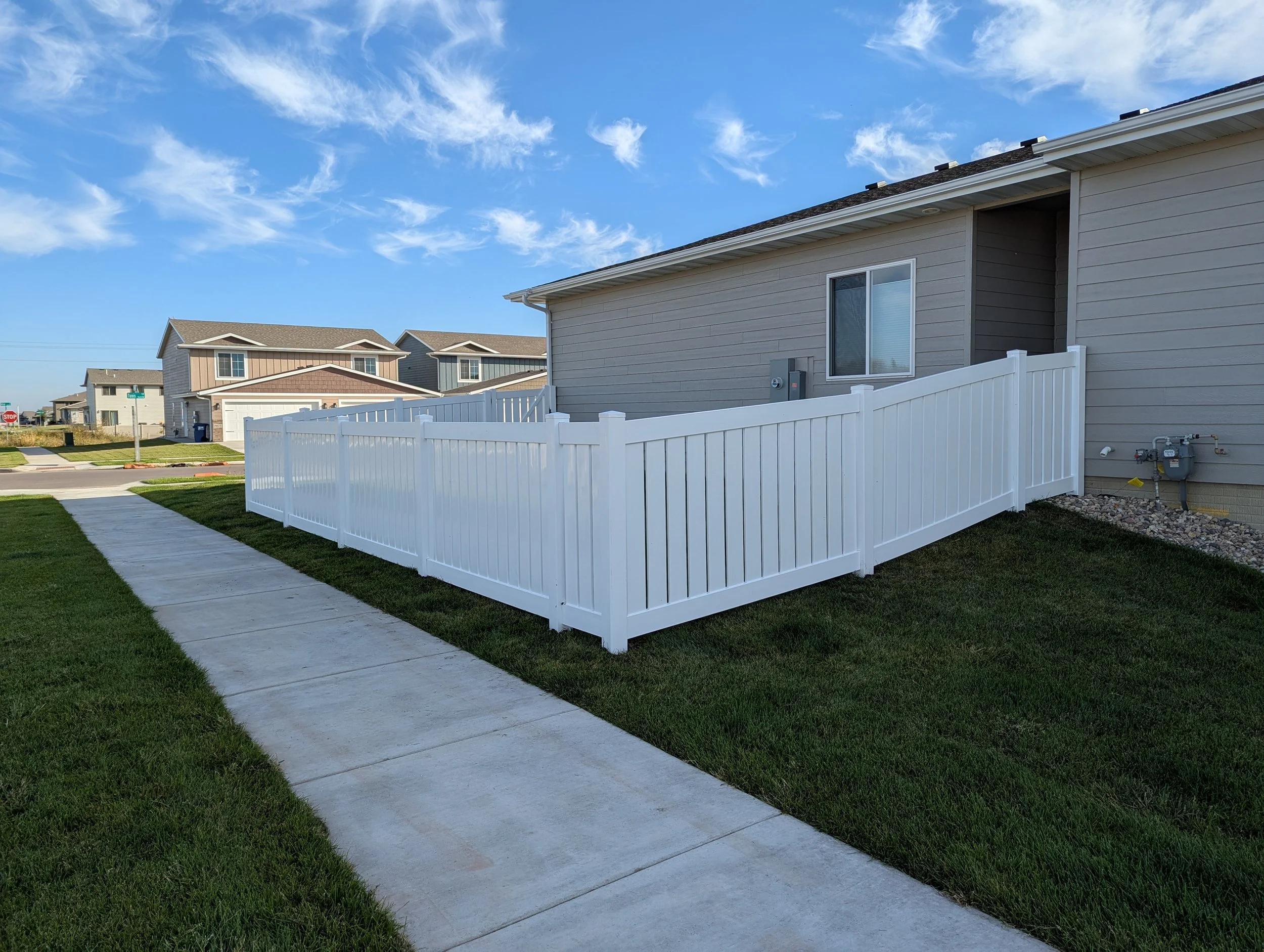 4 ft vinyl semi-private white