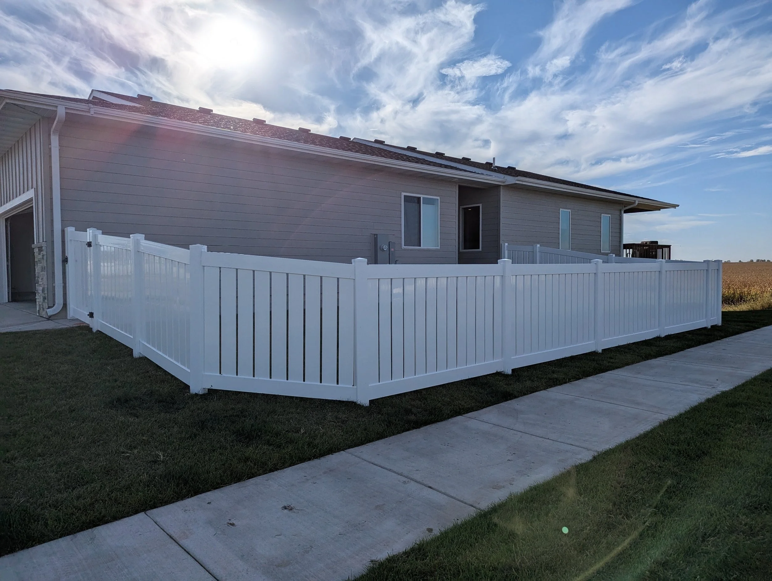 4 ft vinyl semi-private white