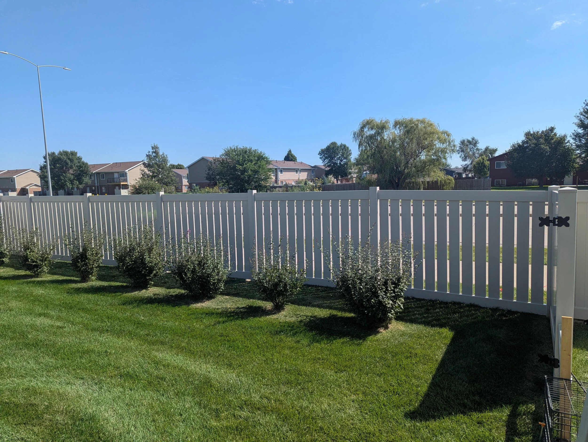 6 ft vinyl semi-private sandstone