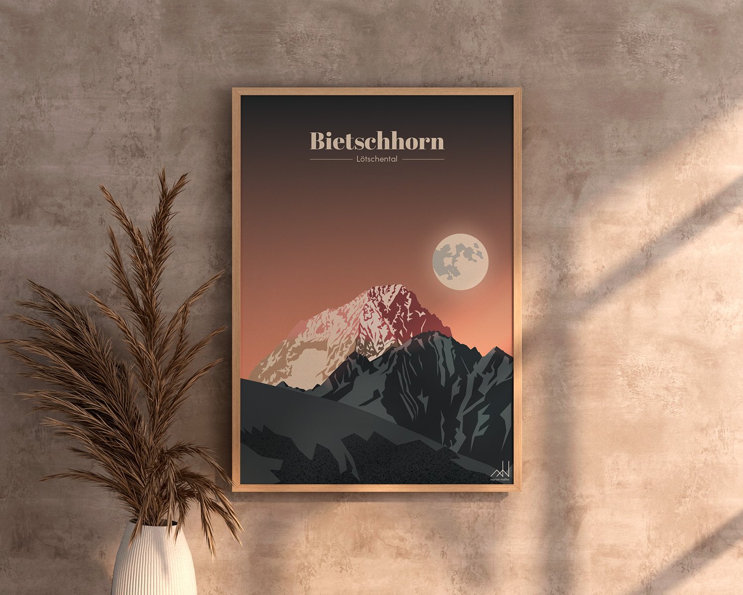 Tirage encadré du Bietschhorn accroché dans un intérieur, affiche montagne du Valais