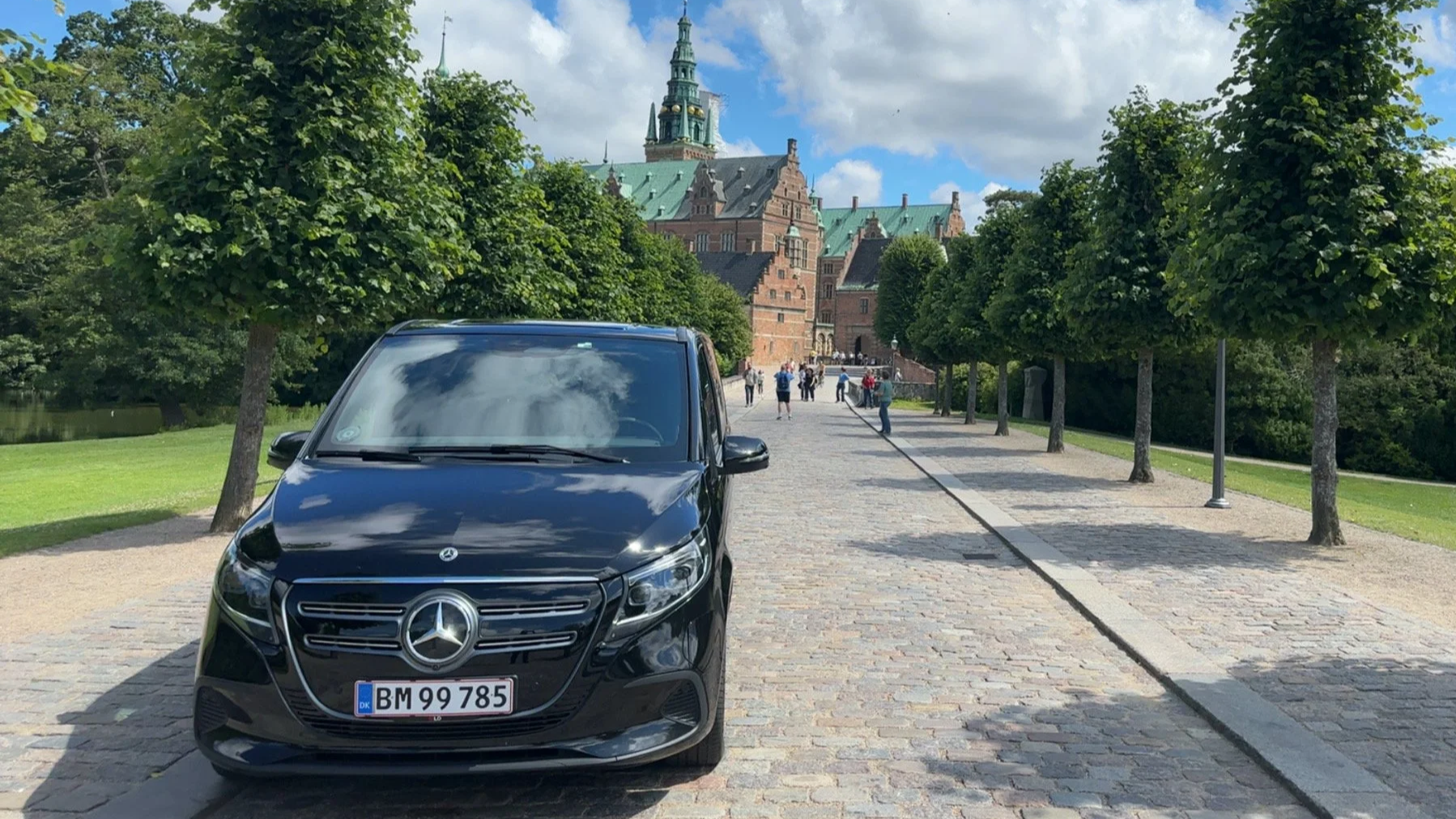 Royal Class Transfers at Frederiksborg Castle for sight seeing tour.
