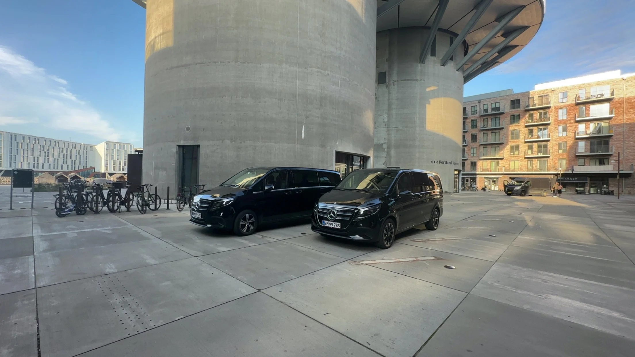 2 Royal Class transfer Mercedes at Portland Towers in Copenhagen booked by the hour.