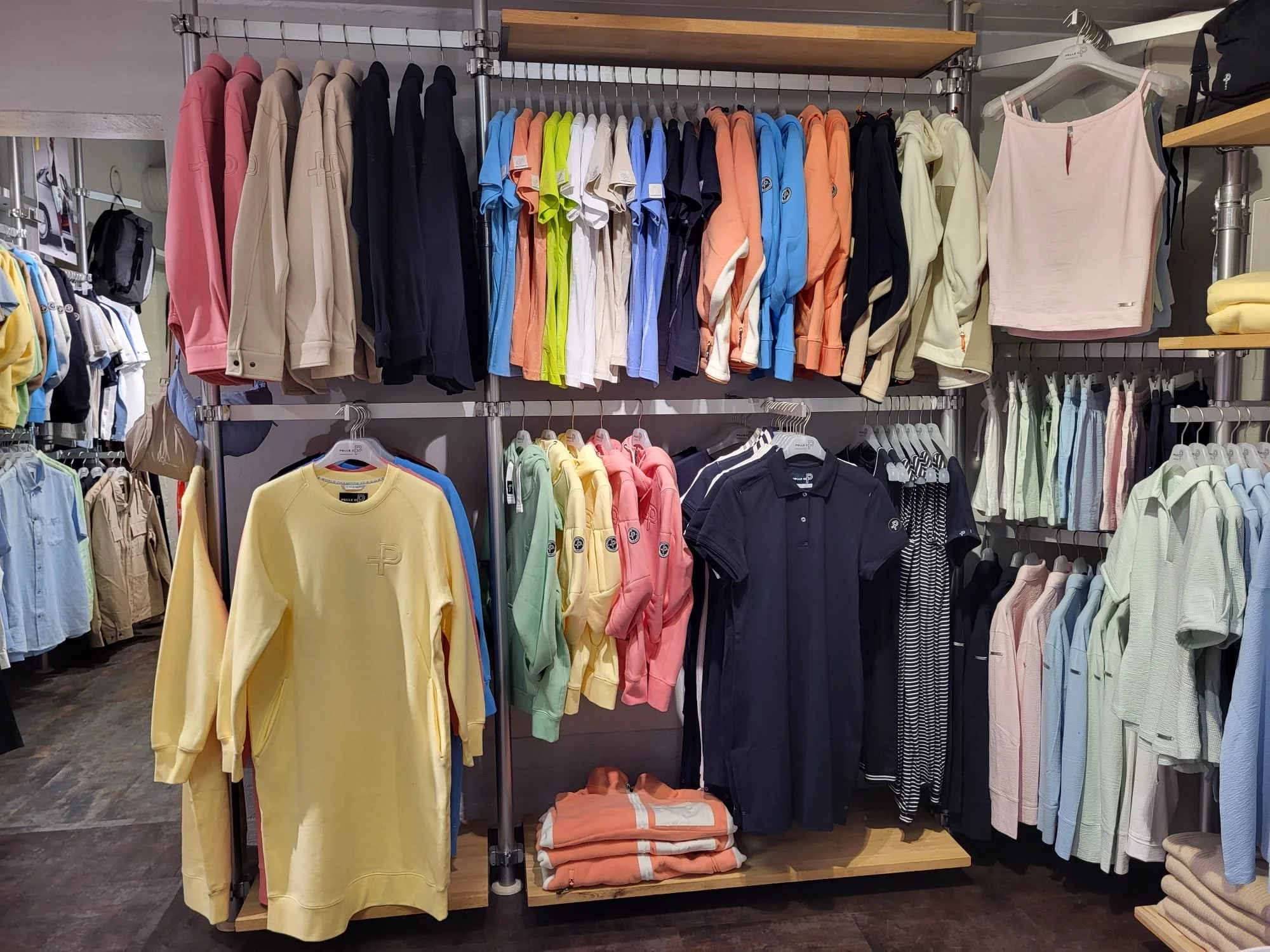 Pelle-P-Lauttasaari-shop-7.jpeg