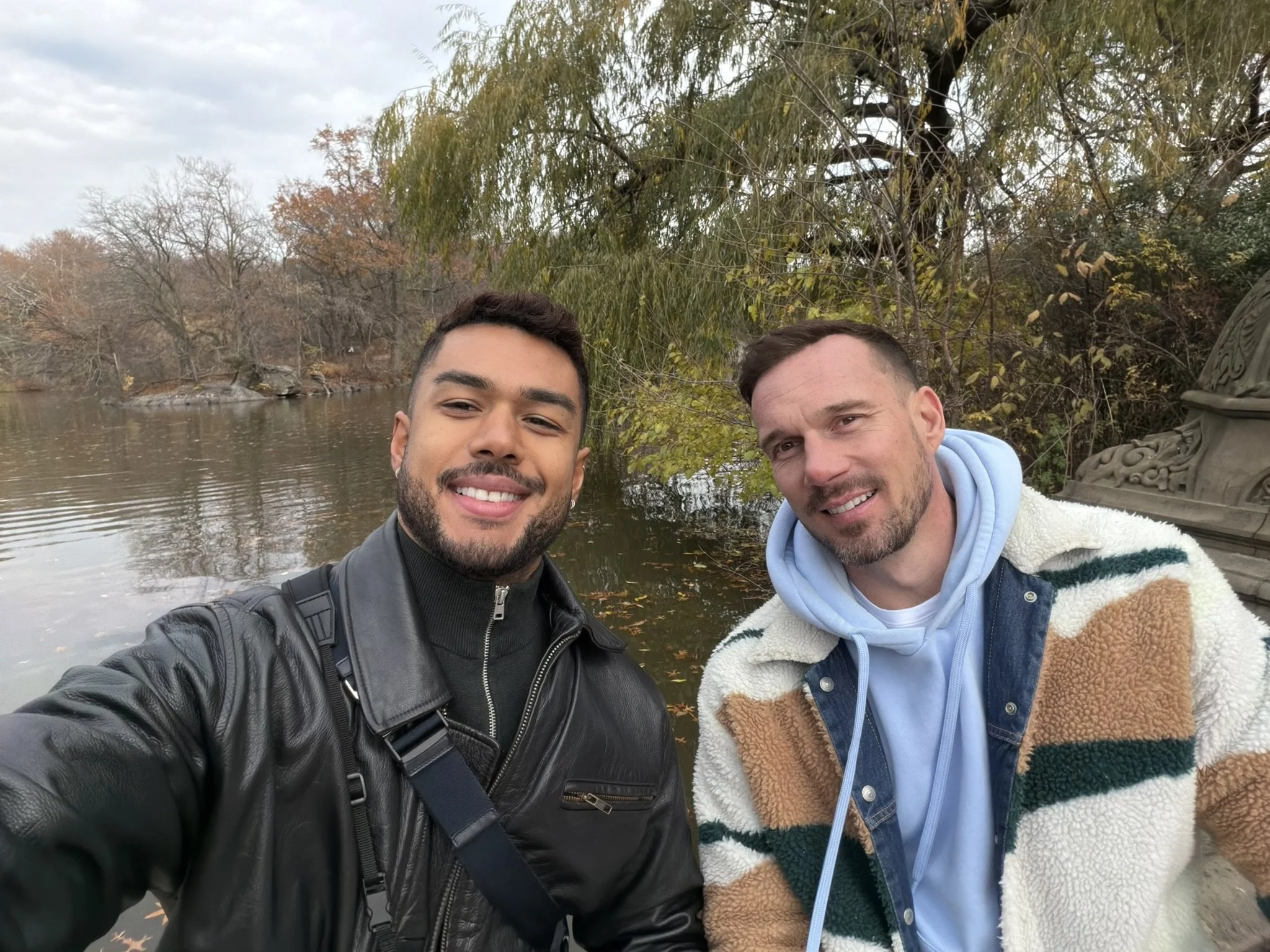 Mike et Jérôme au bord de l'eau
