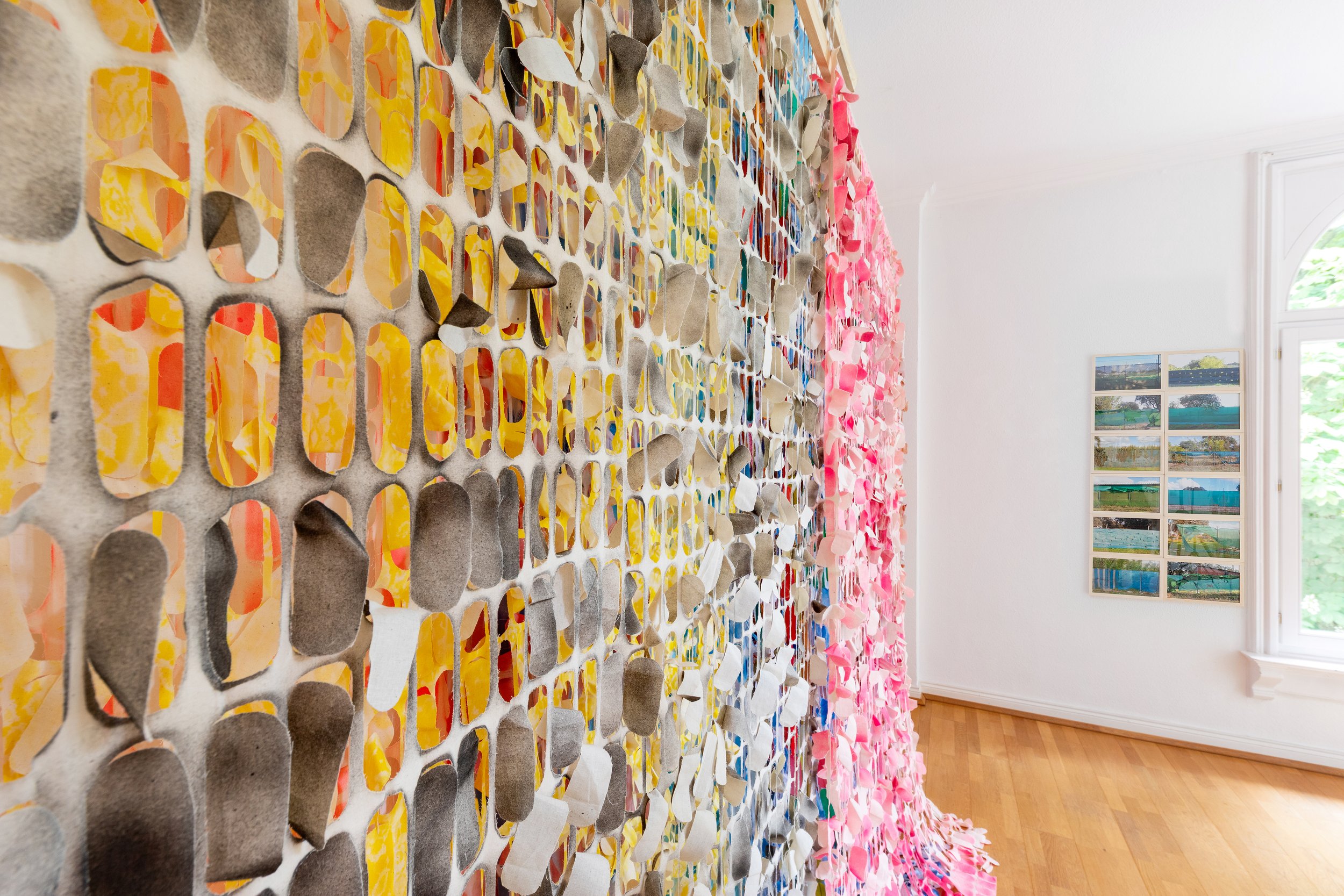 You can‘t hide anymore, 2019/2026, Ausstellungsansicht: Doppelgewebe:double cloth, Villa van Delden, Ahaus 2026