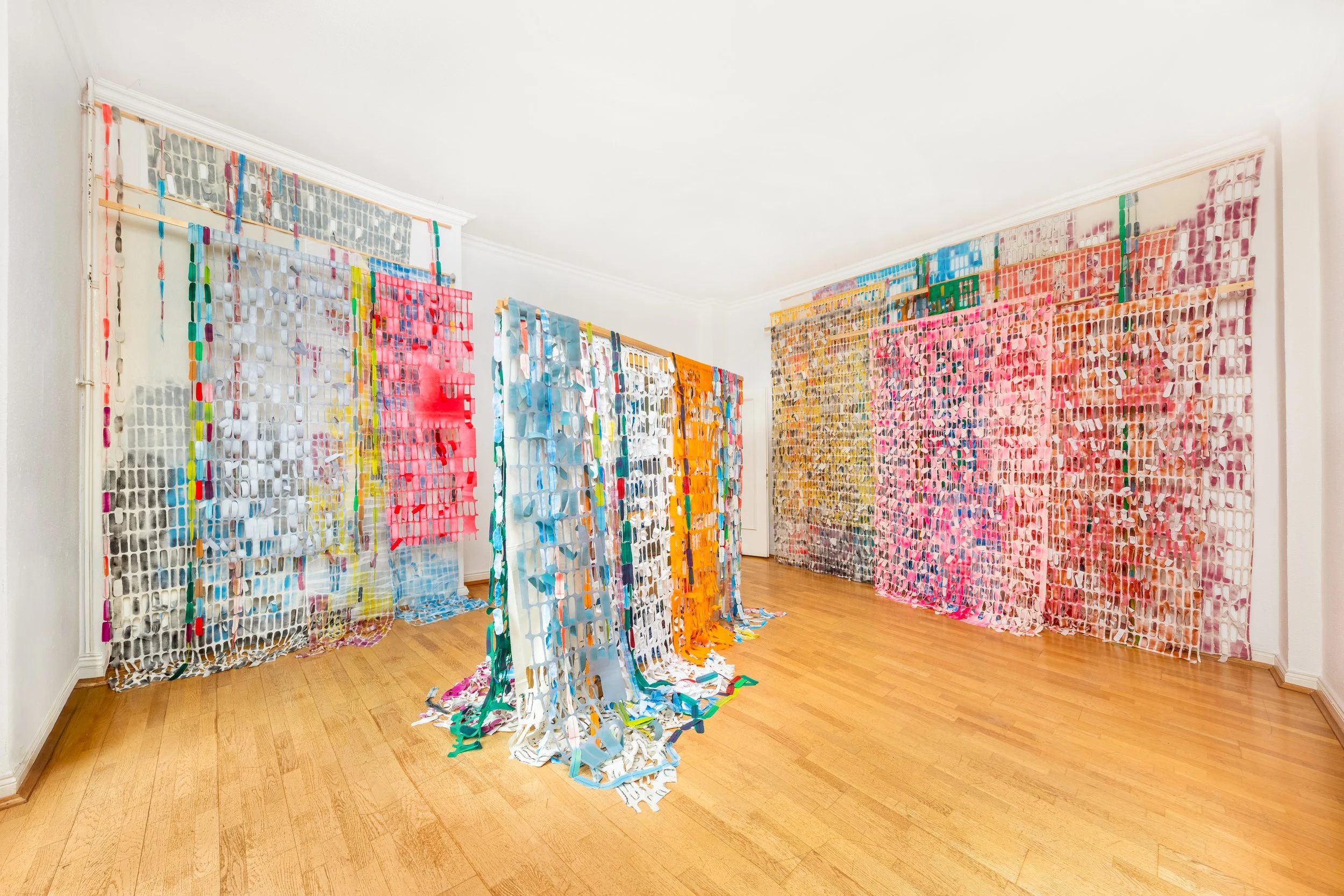 You can‘t hide anymore, 2019/2026, Ausstellungsansicht: Doppelgewebe:double cloth, Villa van Delden, Ahaus 2026