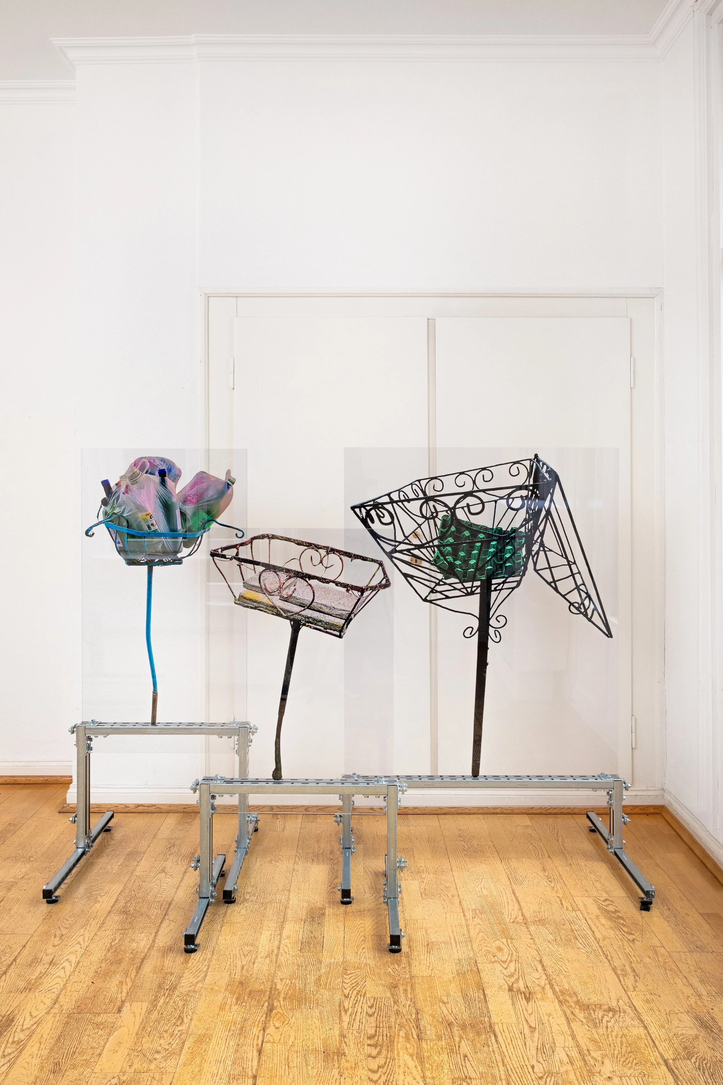 portrait (MAR_ contenador de basura 1411202513122025), 2026, Ausstellungsansicht "doppelgewebe:double cloth", Villa van Delden, Ahaus