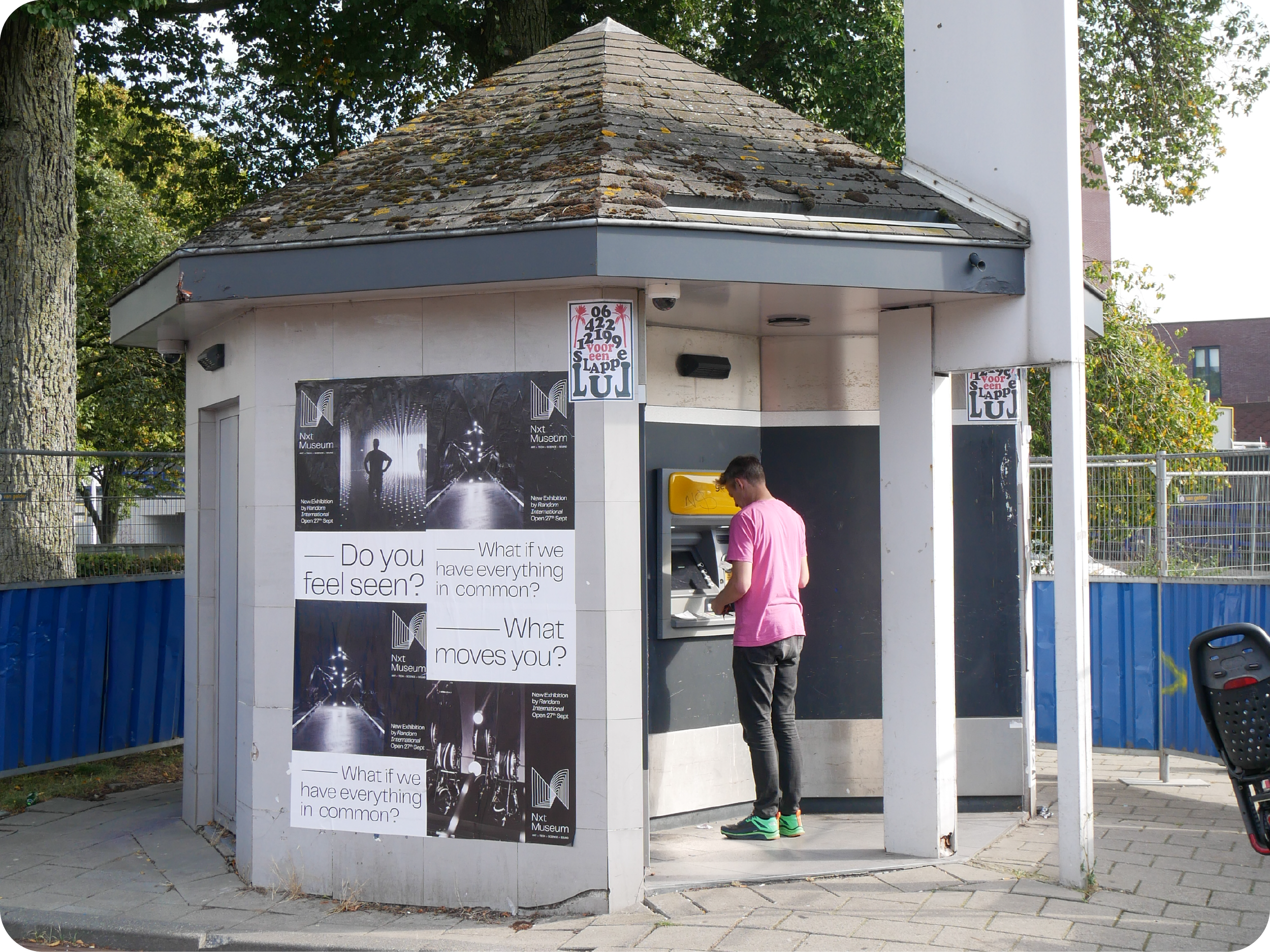 ⚙️ OOH Campaign - Random International