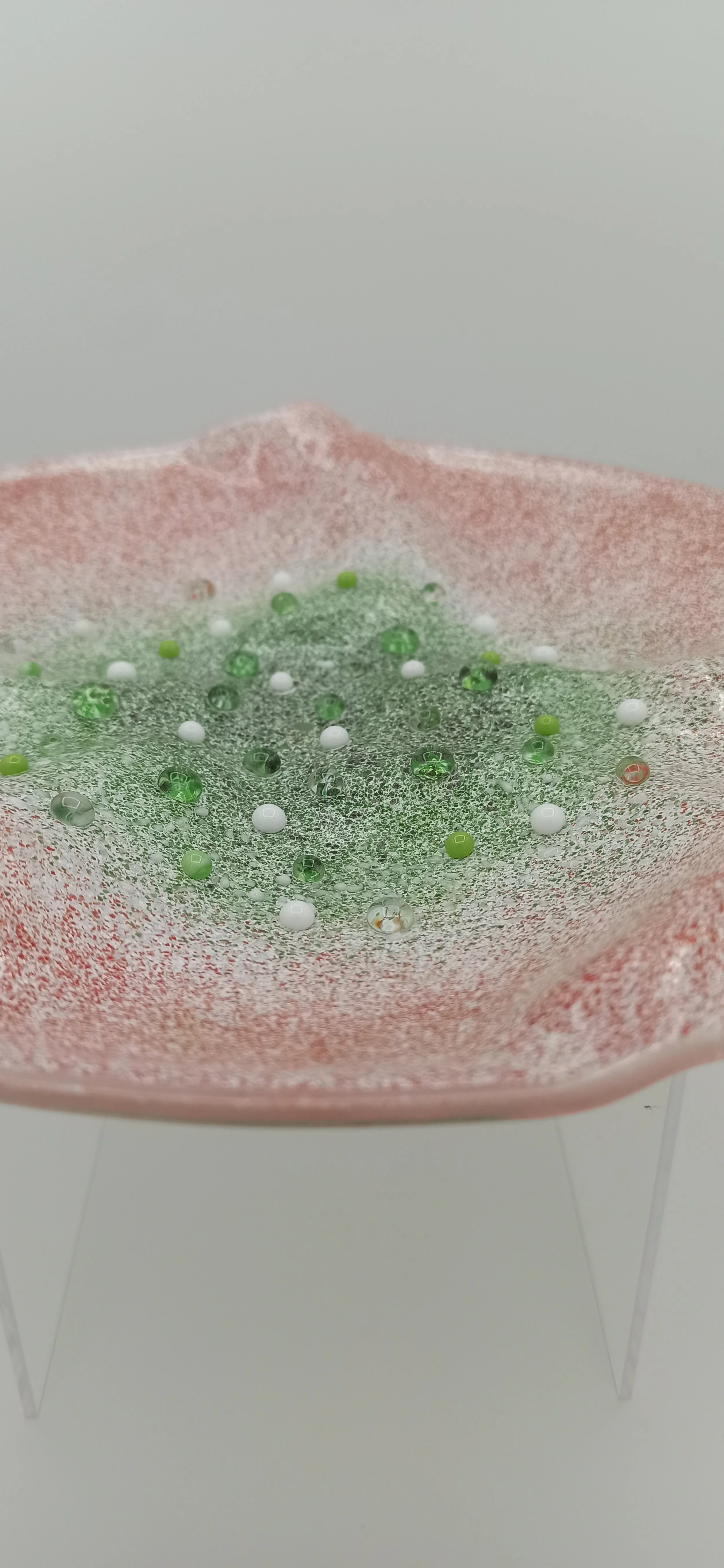 close-up van glaskunst schaal glasfusen.