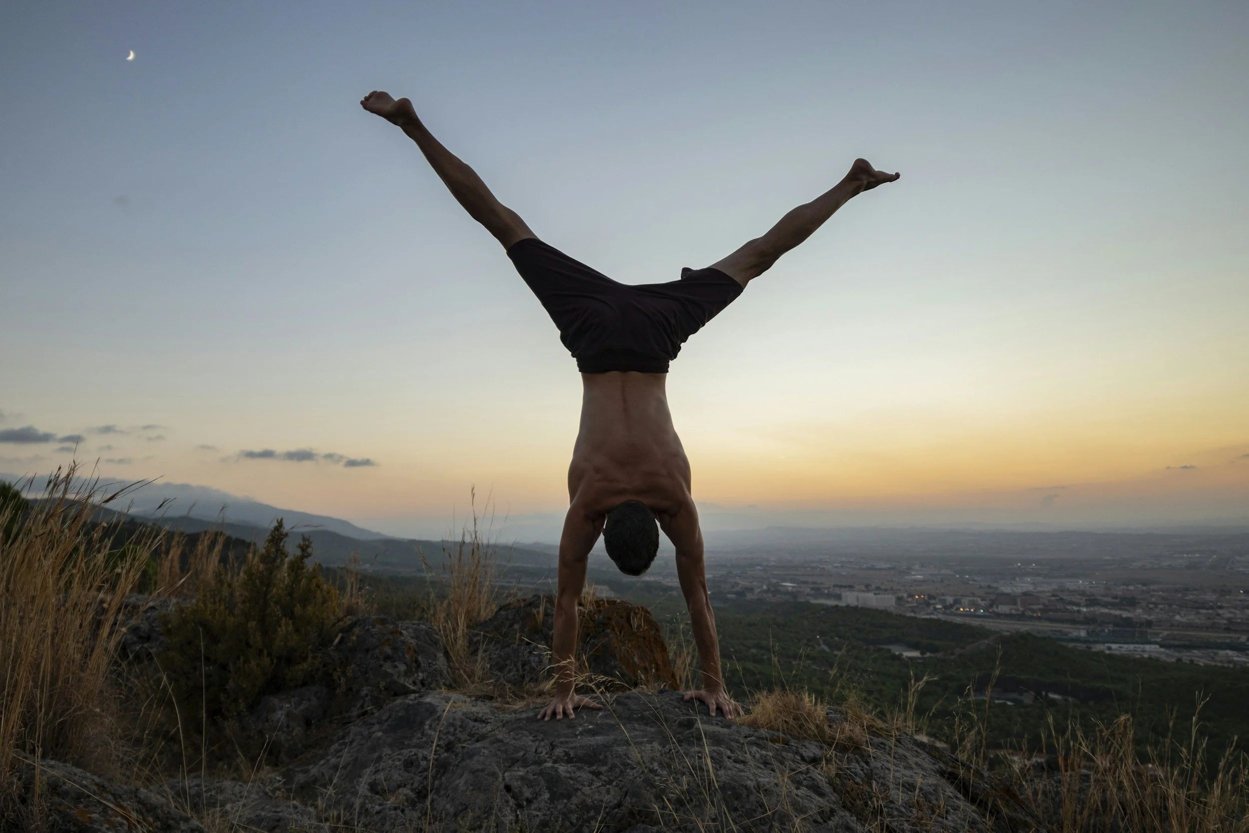 Calisthenics handstand
