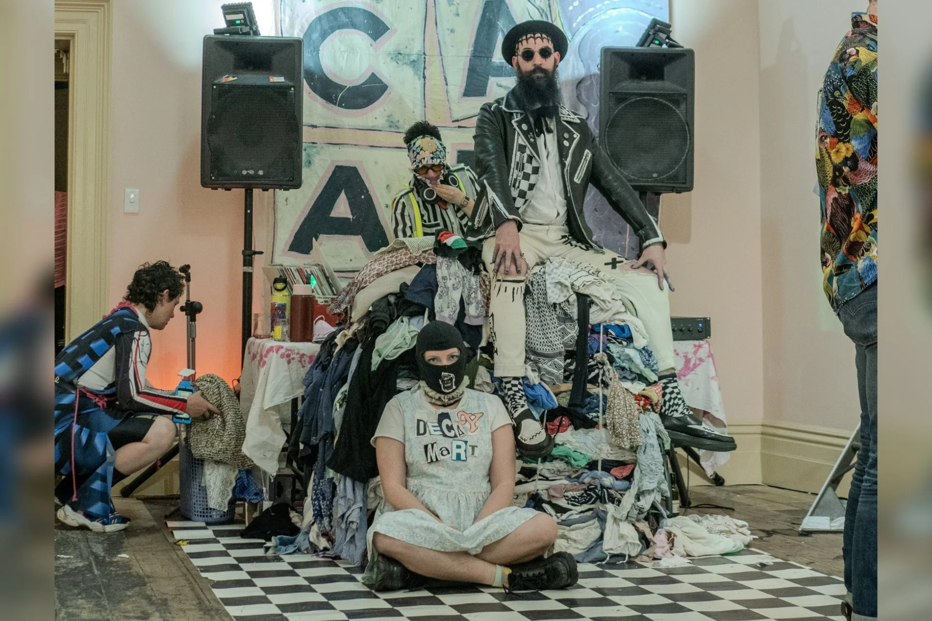 DECAY MART |  POP UP ART SPACE