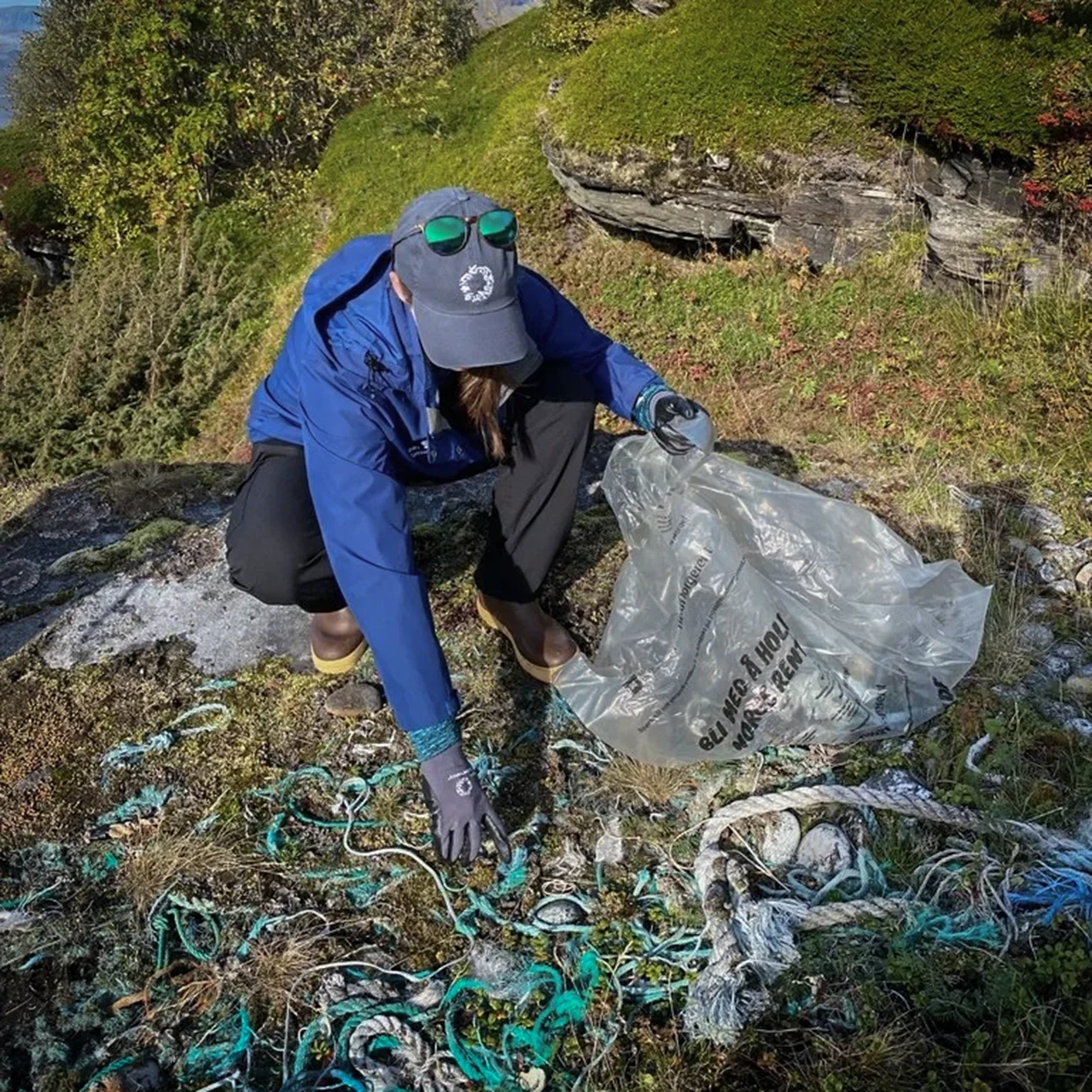 Vi rydder en stor søppelsekk for deg