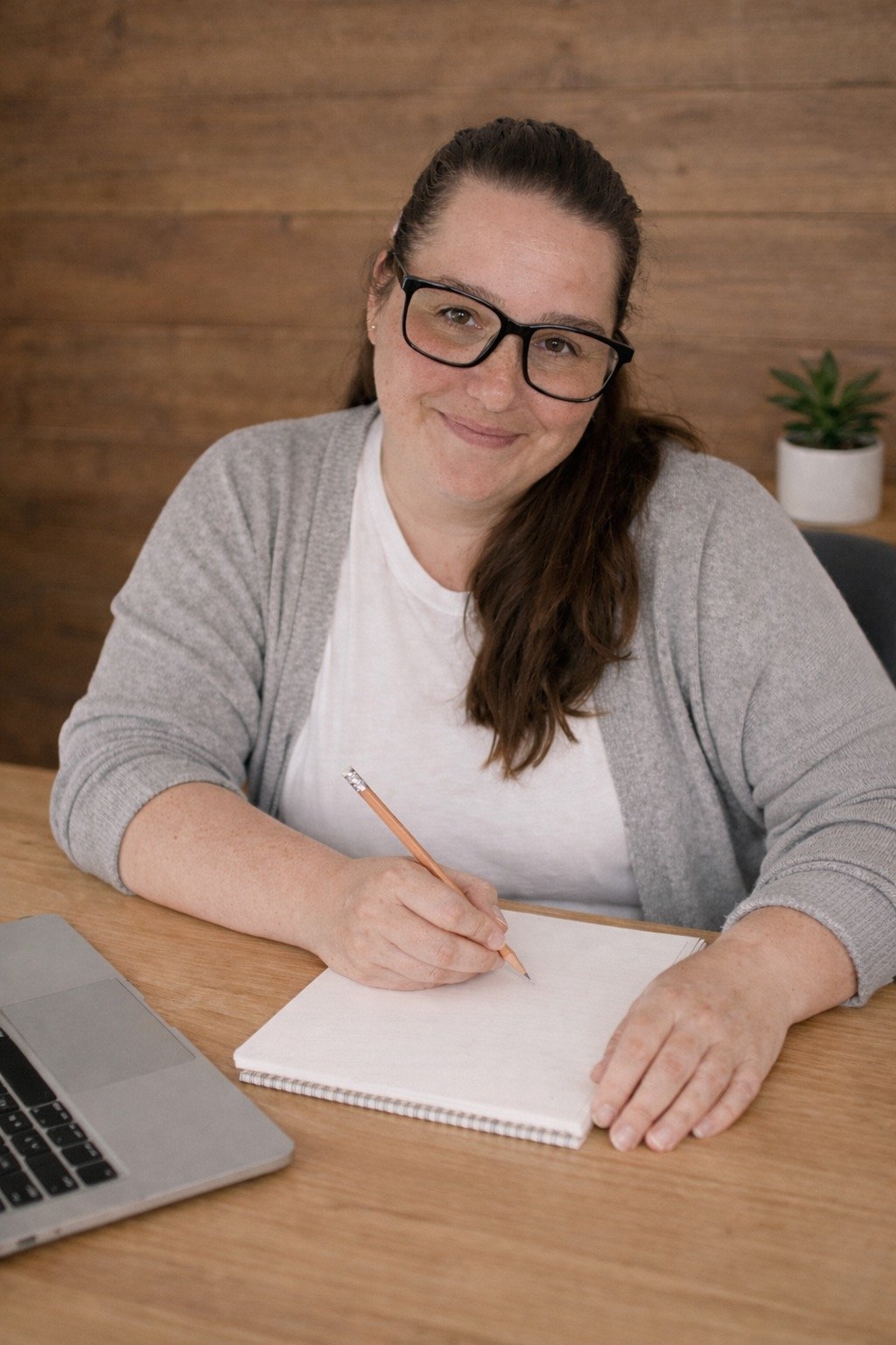 Virtual assistance for Therapy offices, Home healthcare, niche businesses.  Administration support.  Picture of Brenda